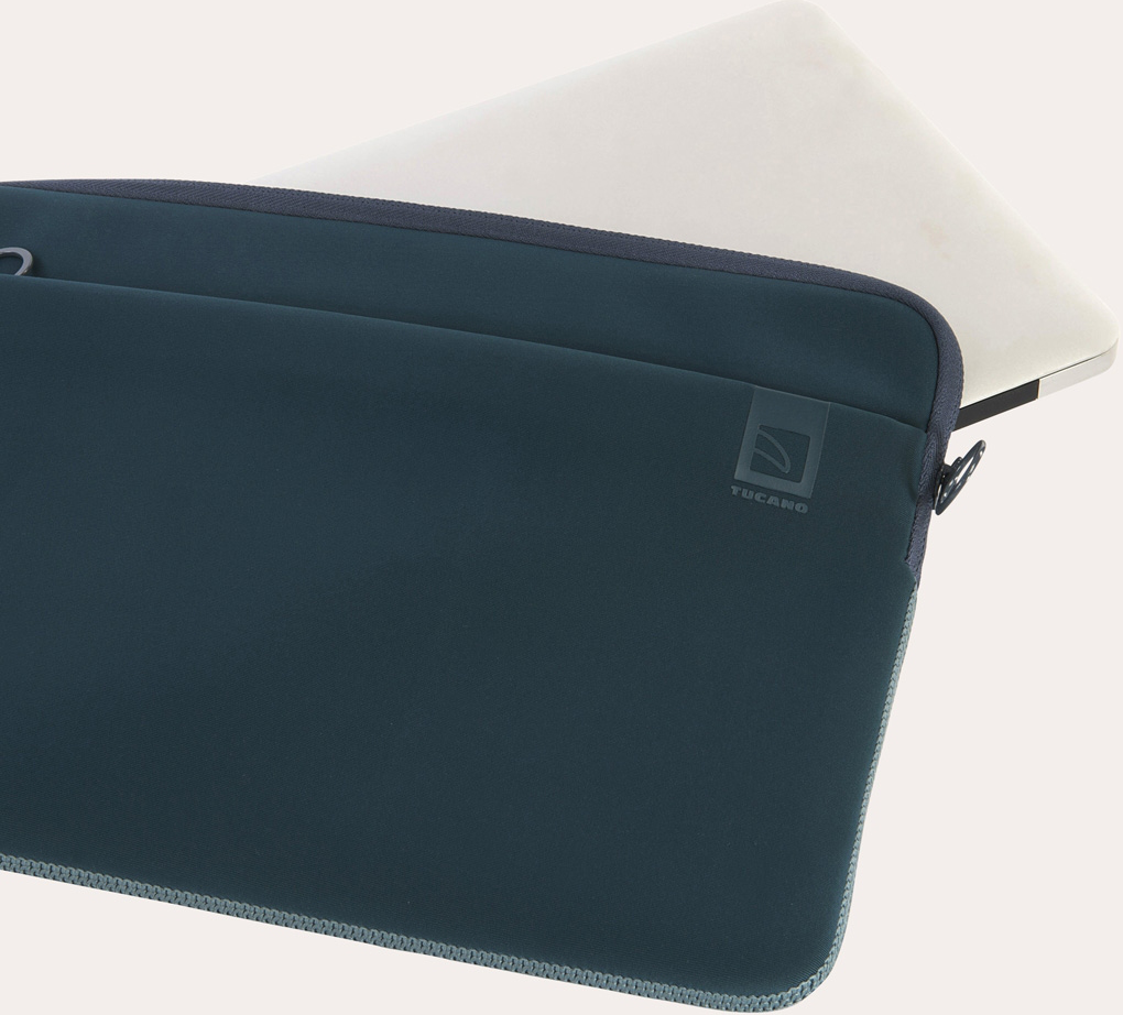 Custodia per laptop verde acqua con laptop bianco all'interno.