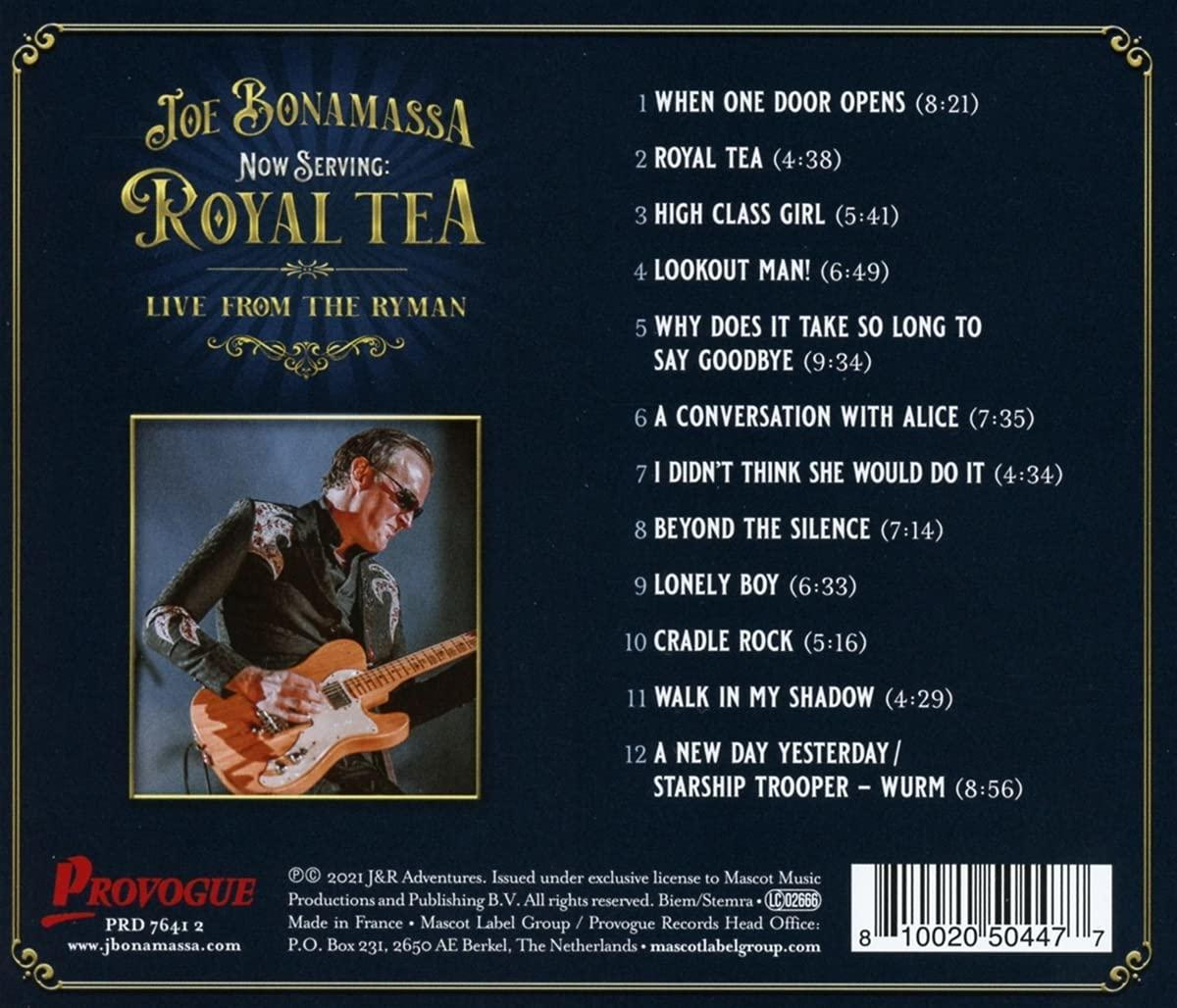 A 'Royal Tea' Joe Bonamassa CD borítója. Előadó képe, szöveg és a számok listája. Fehér háttér.