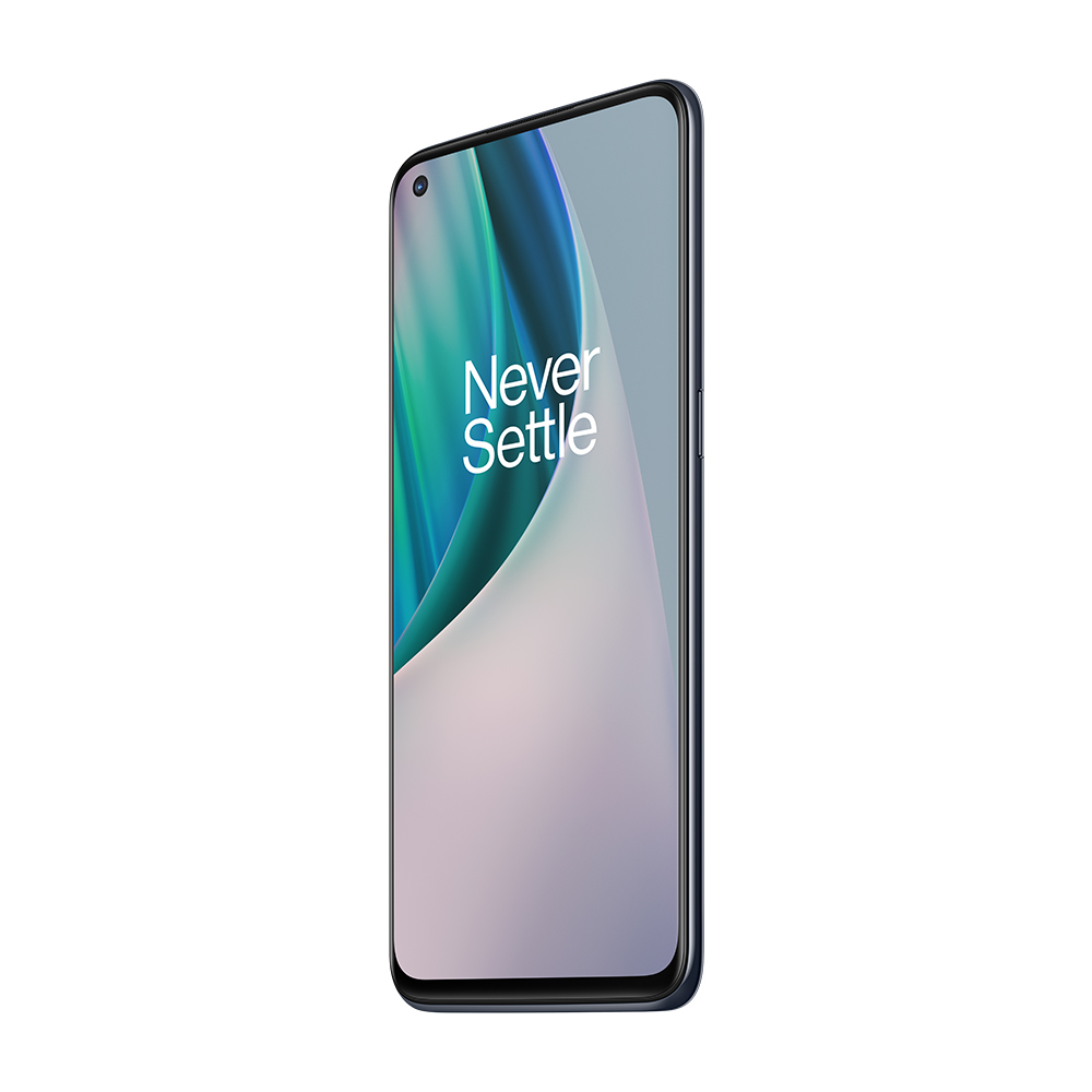 OnePlus akıllı telefon, mavi ve siyah, ekranında 'Never Settle' yazısı, beyaz üzerine izole edilmiş.