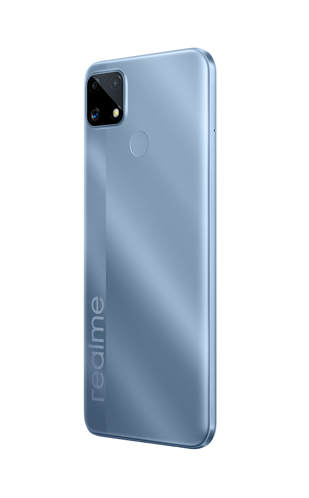 Mavi Realme telefonun arkası. Marka adı ve kamera çıkıntısı olan dikey bir şerit.