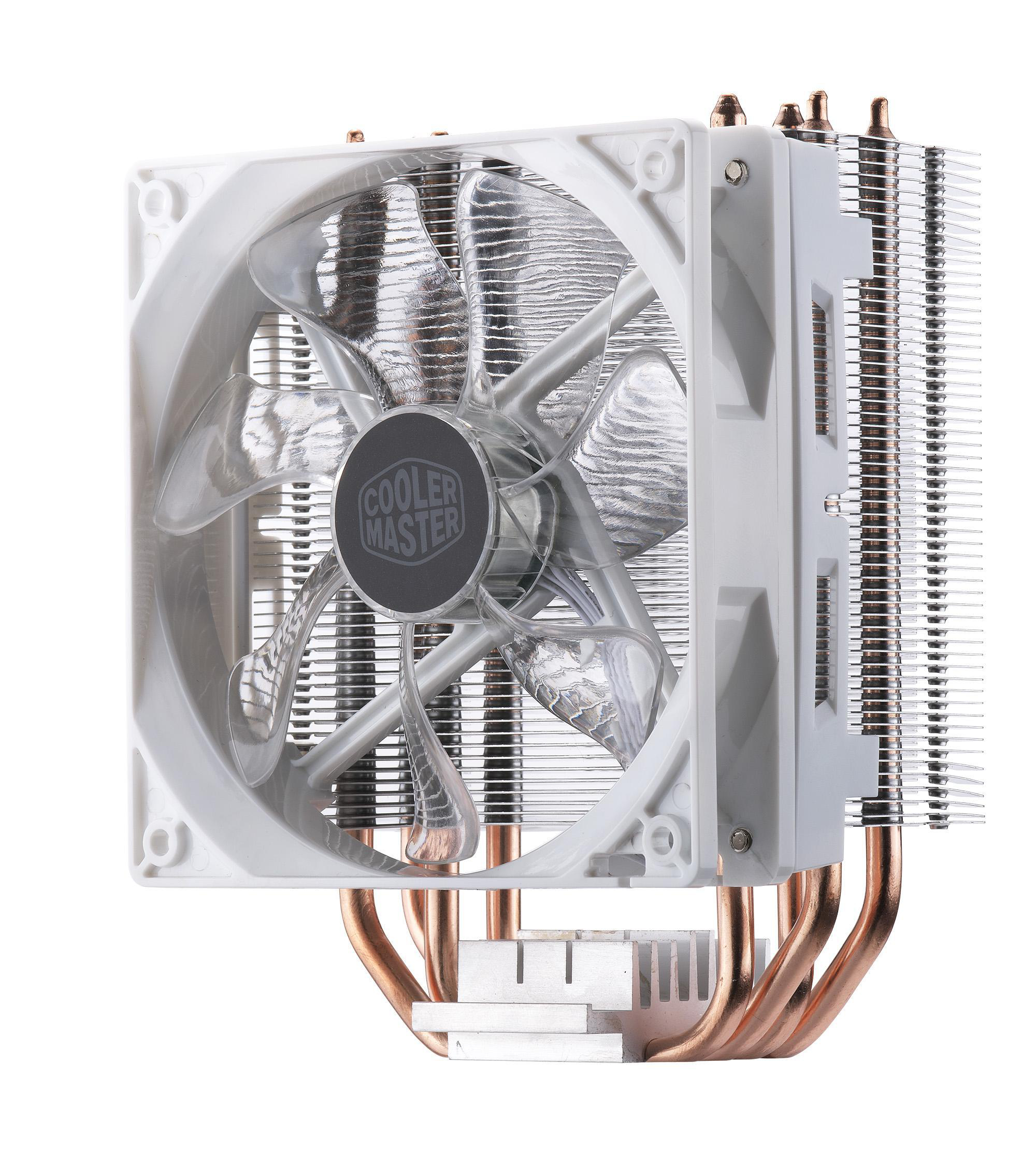 Ein weißer Cooler Master Computerlüfter mit silbernen Flügeln wird vor weißem Hintergrund gezeigt.