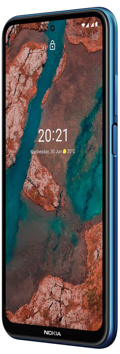 Kék Nokia telefon, oldalsó nézet, a képernyőn az idő és egy tájkép látható.