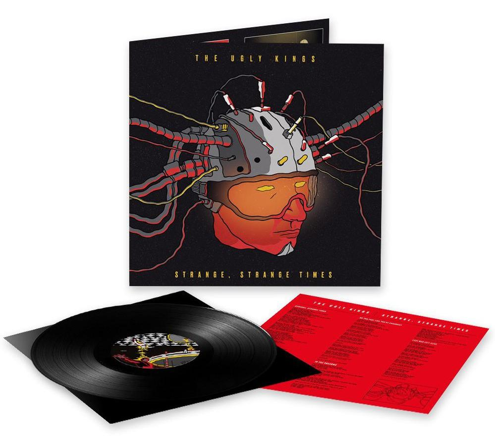 Schwarze Schallplatte und Albumcover mit stilisiertem Kopf im Helm, verbunden mit Kabeln.
