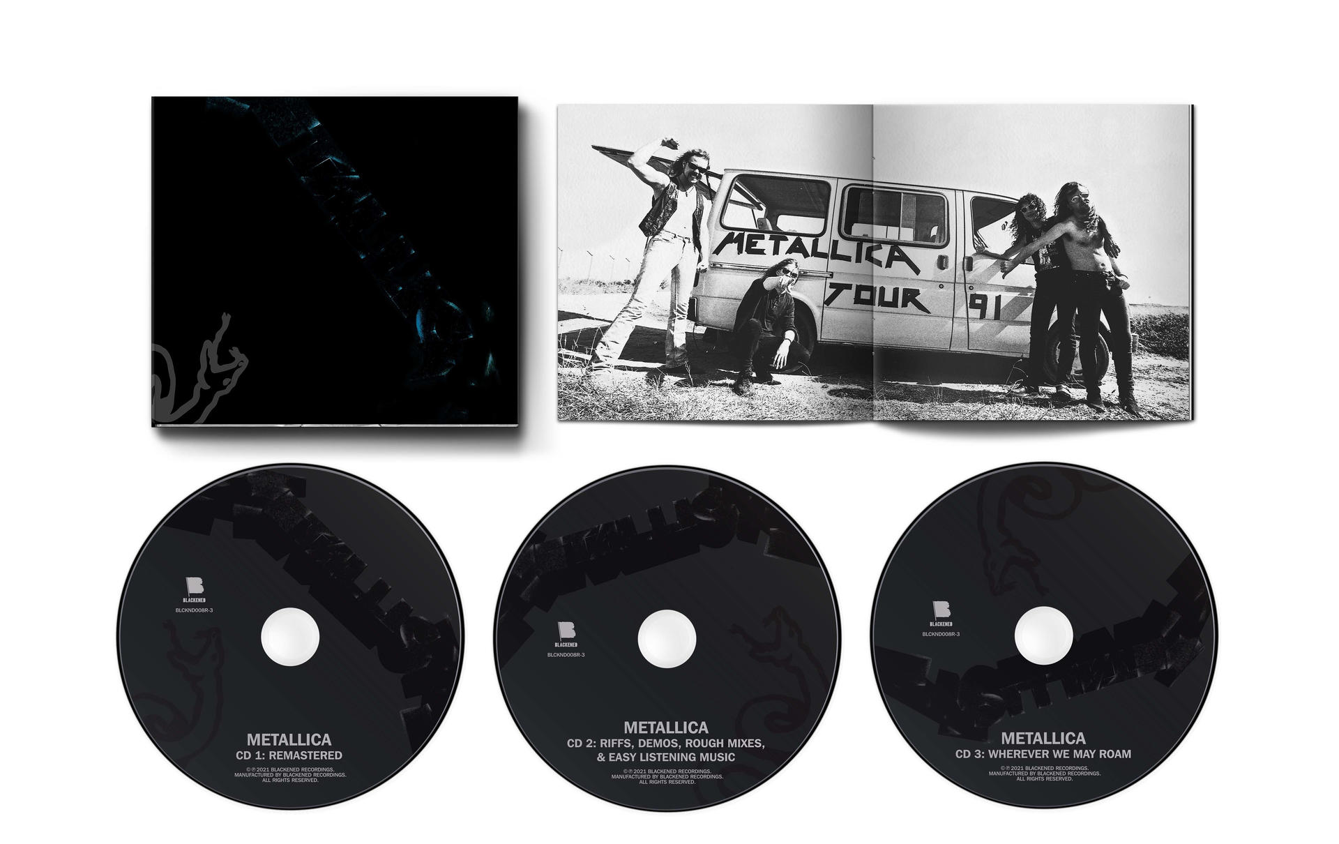 Metallica album borítója a zenekar tagjaival és CD-kkel.