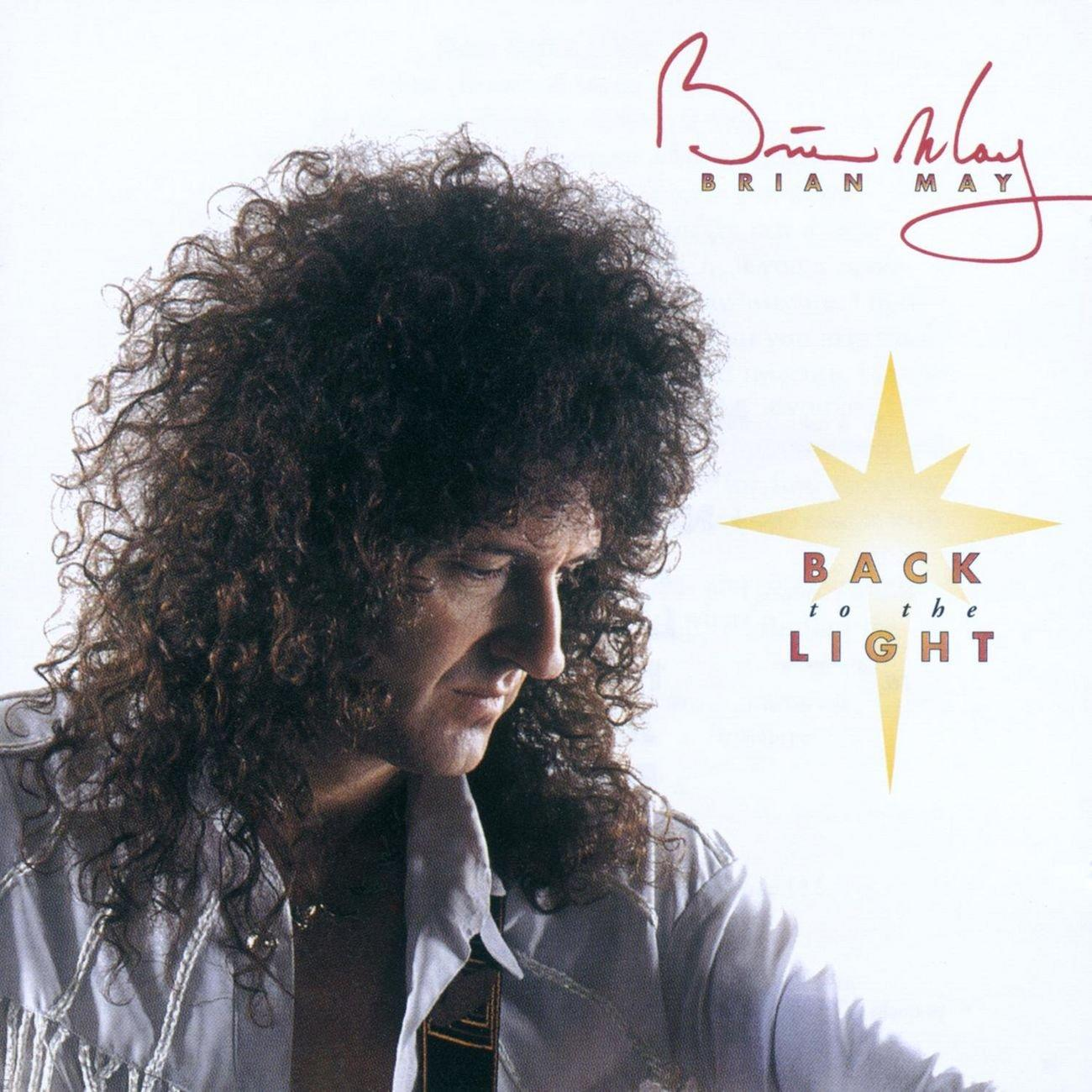 Albumcover mit Brian May mit Locken, einem Stern und dem Schriftzug "Back to the Light".