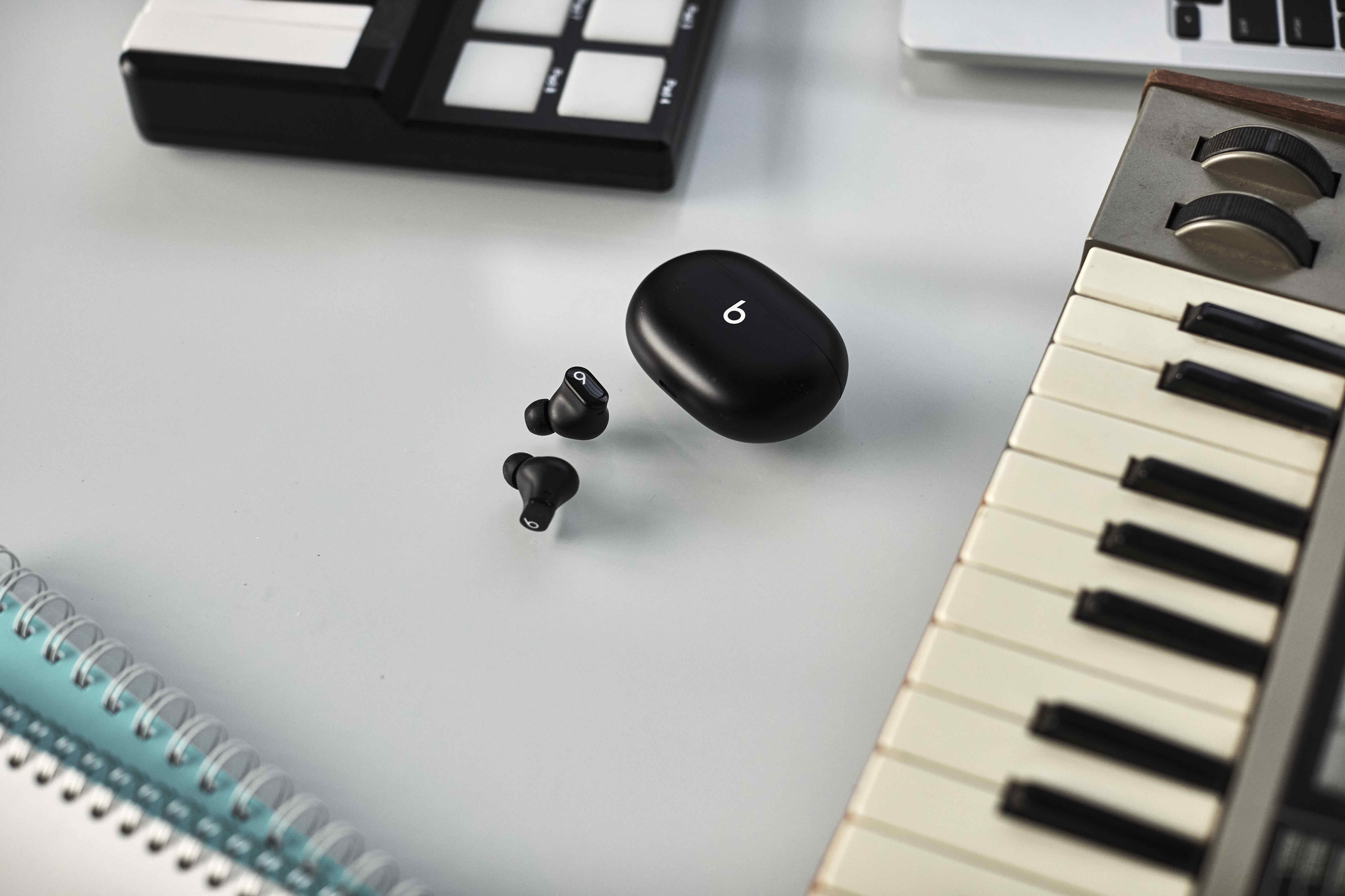 BEATS Studio In-ear True Black Wireless, Kopfhörer Buds Bluetooth