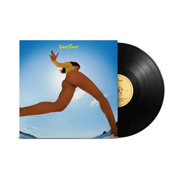 Albumcover einer Person, die mit einem Vinyl-Schallplatte rechts läuft.