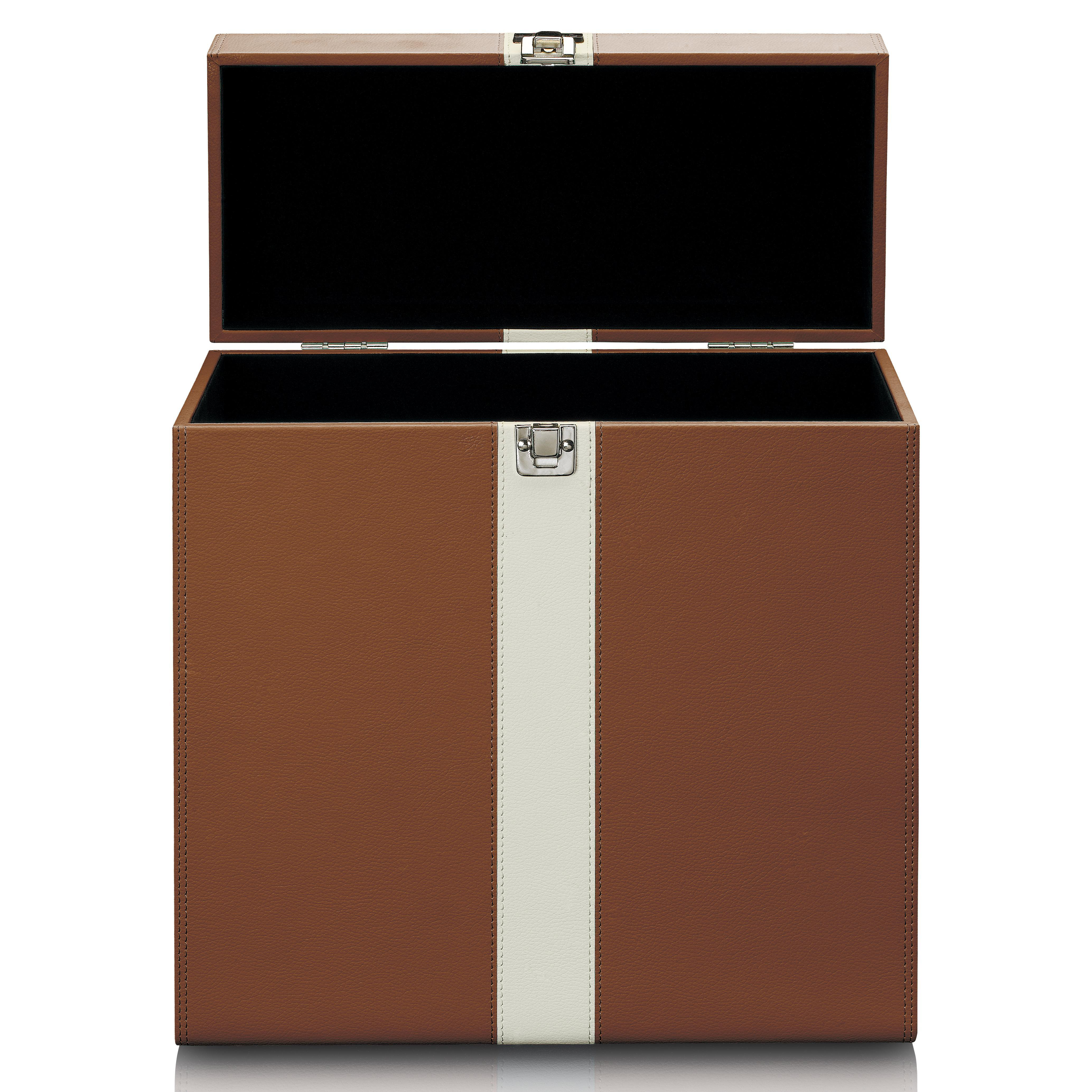 Geöffnete braune Box mit weißem Streifen und schwarzem Innenraum.