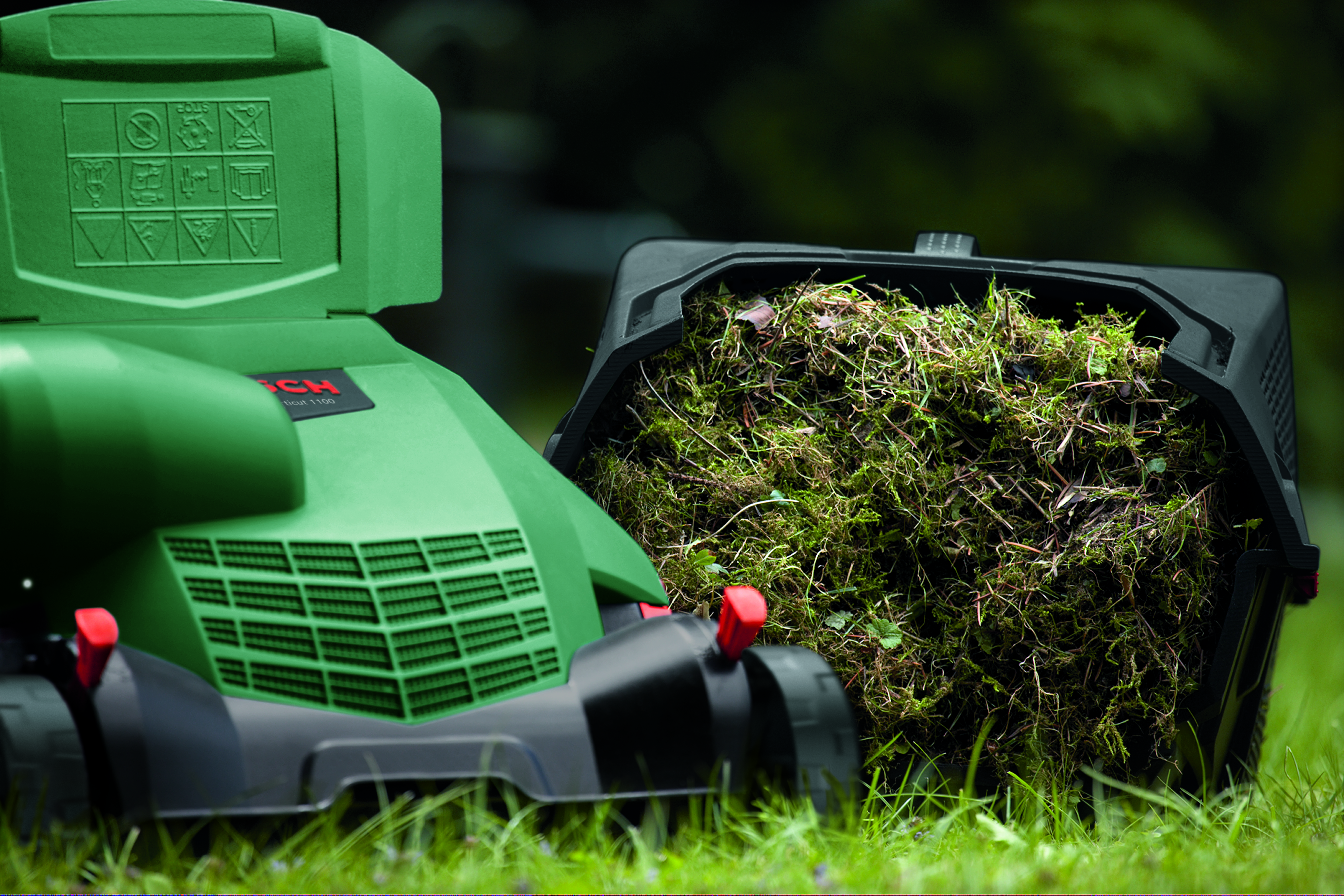 BOSCH 060088A101 UniversalVerticut 1100 Vertikutierer Grün