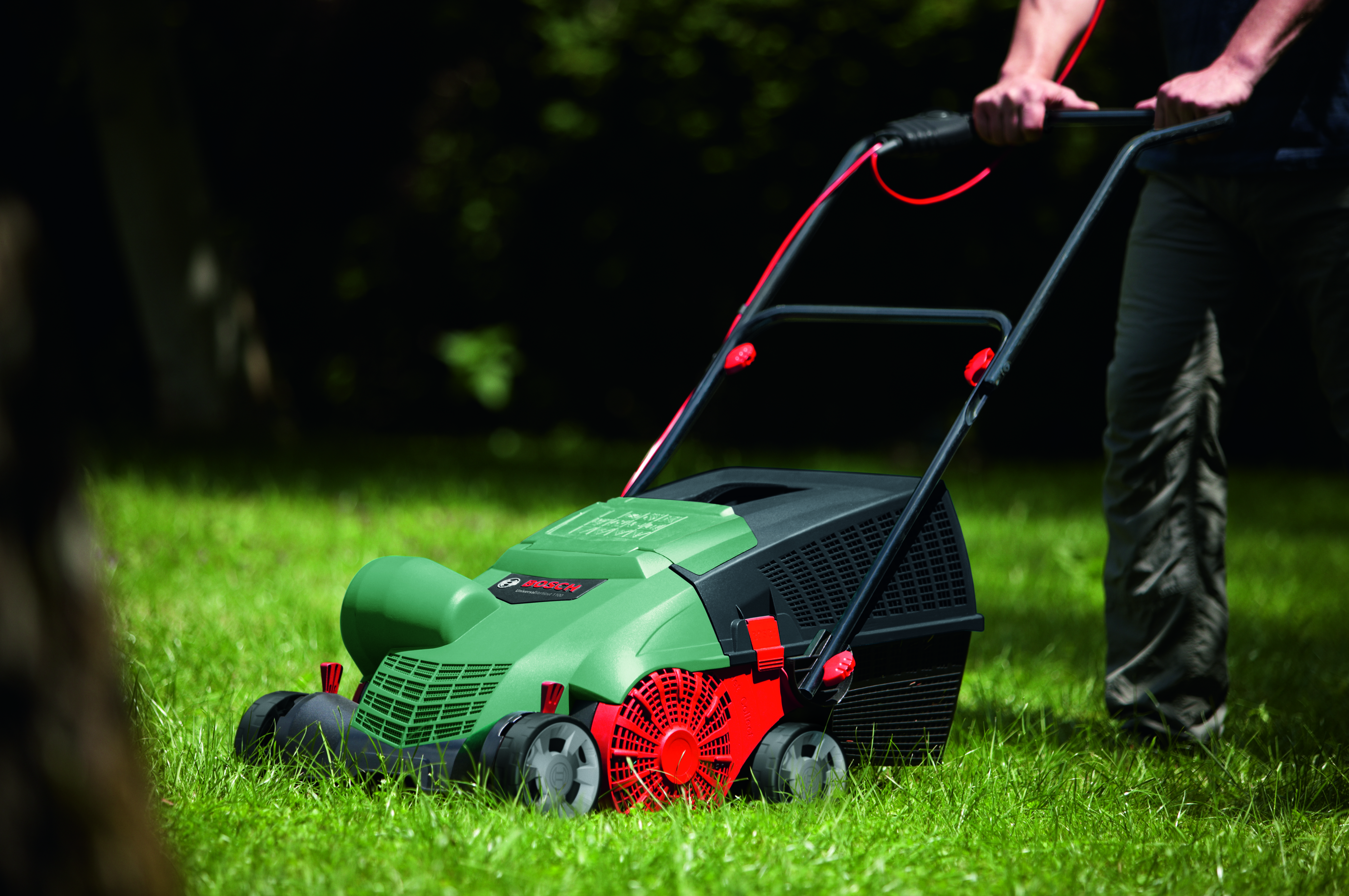 BOSCH 060088A101 UniversalVerticut 1100 Vertikutierer Grün