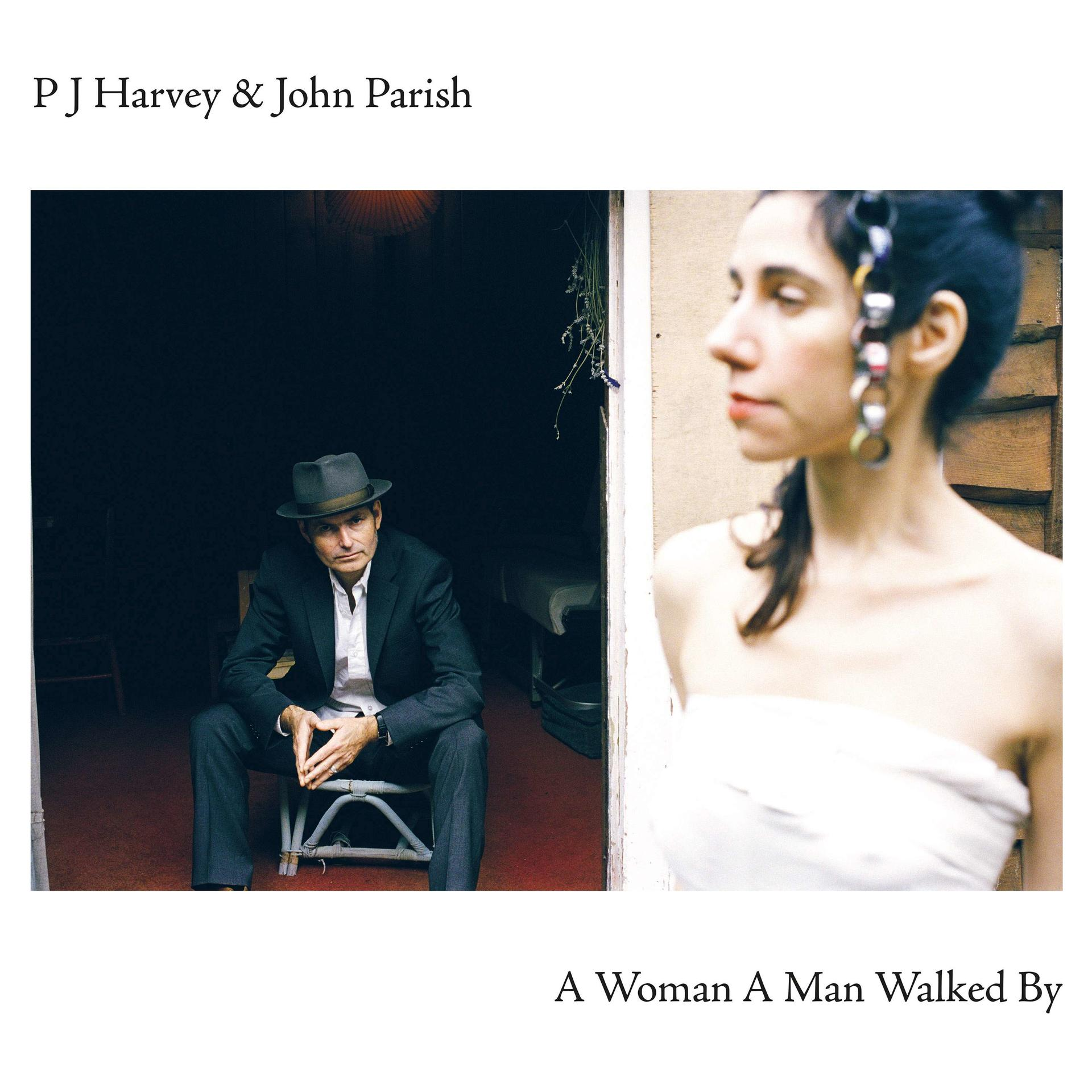 Albumcover: Zwei Personen, ein Mann im Anzug und eine unscharfe Frau, mit den Worten "A Woman A Man Walked By".