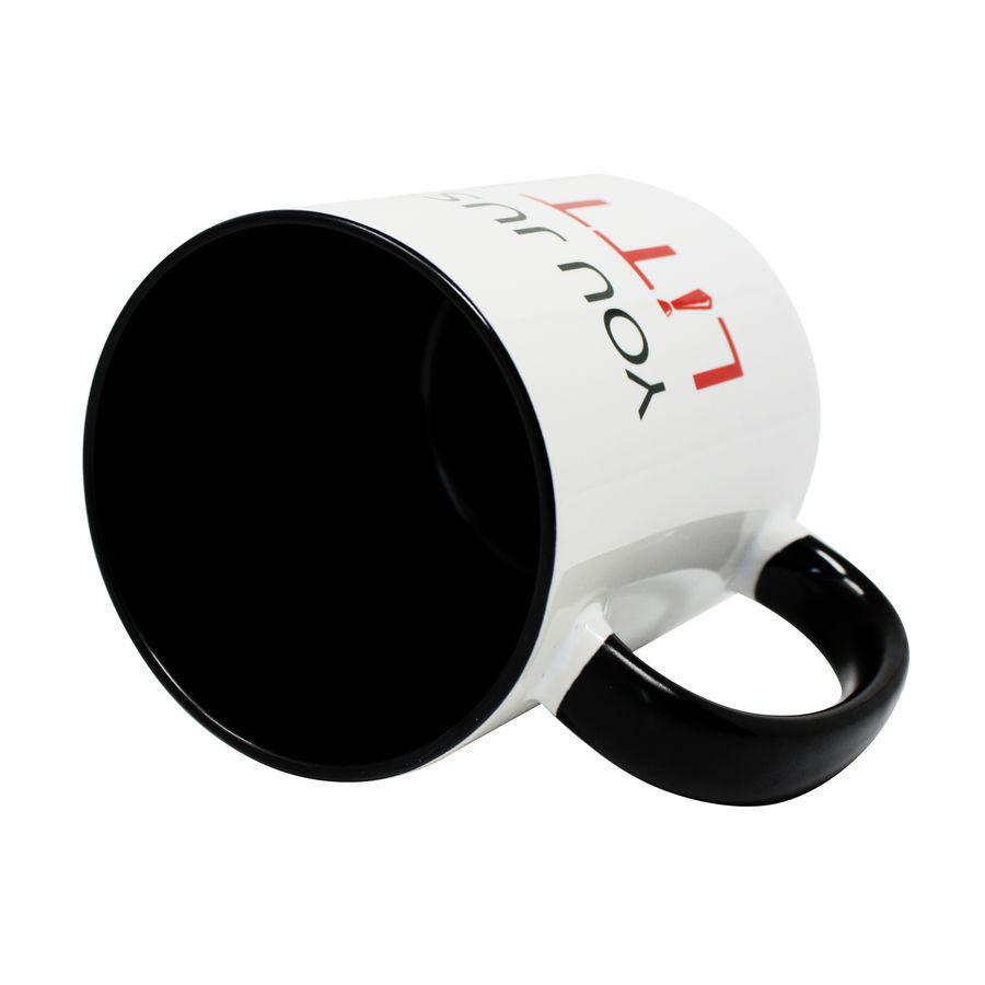 Weiße Tasse mit schwarzem Henkel und Rand, mit Text 'YOU JUST LIT'. Weißer Hintergrund.