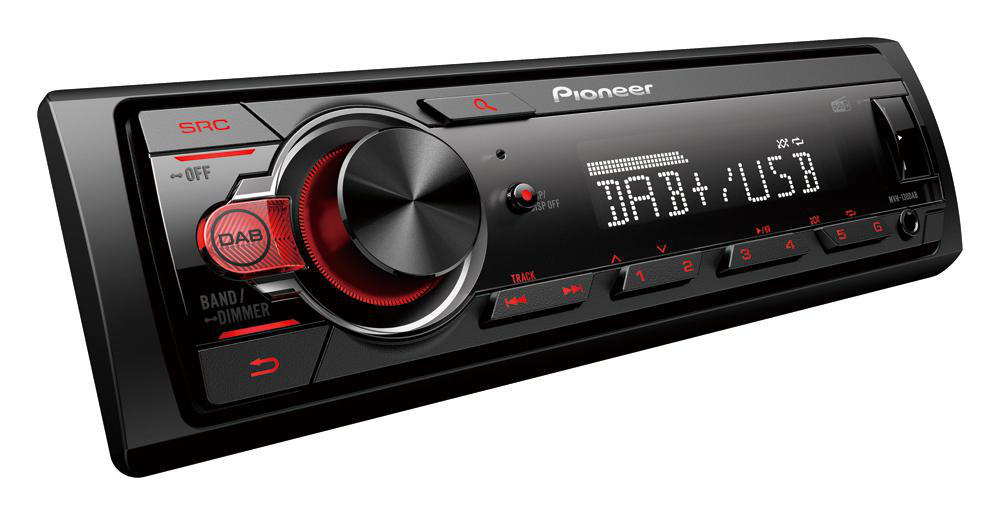 Schwarzes Pioneer-Autoradio mit Knöpfen und einem Display mit DAB+ und USB.