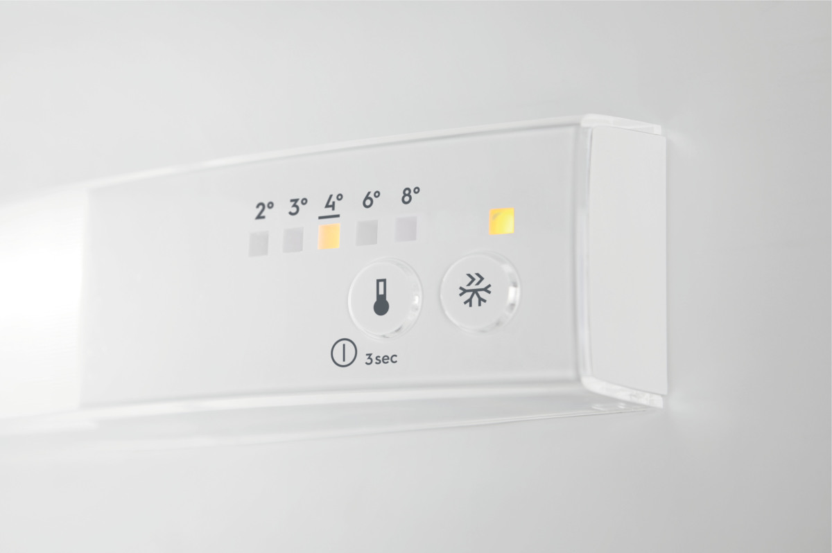 AEG Frigo-congélateur encastrable F (SCE616F3LS)