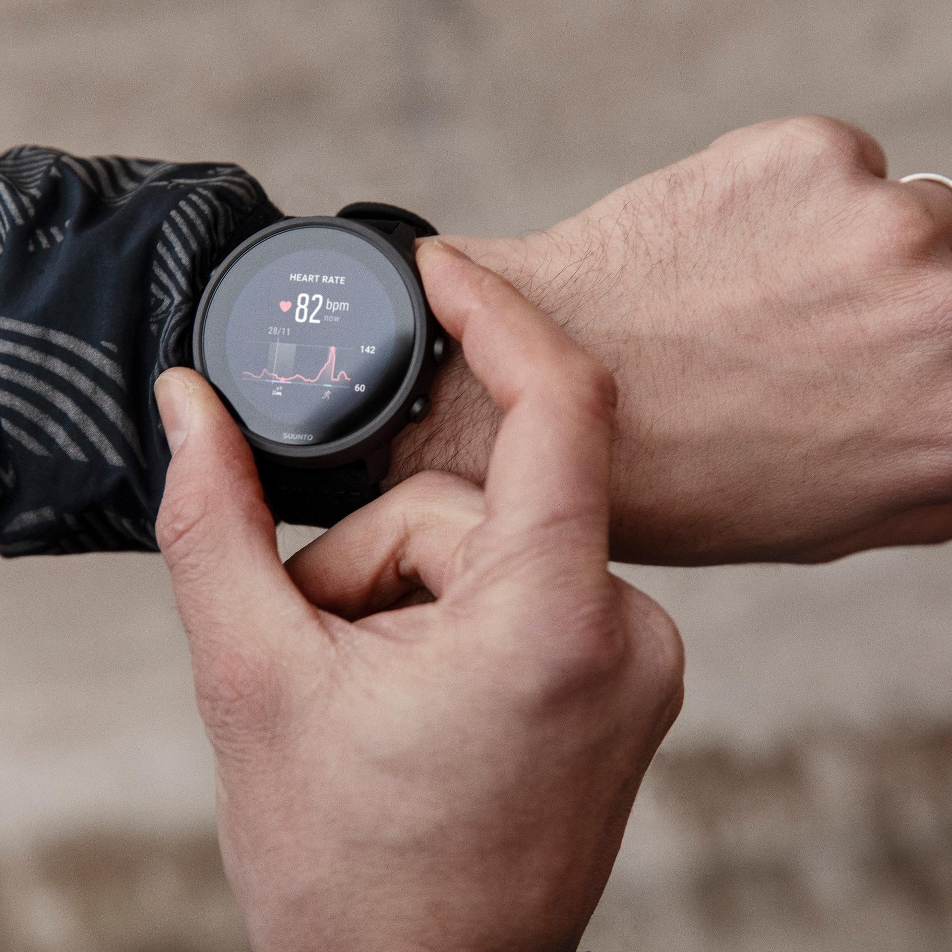 SUUNTO 7 Titanium - Matte Black Smartwatch Glasfaserverstärktes Polyamid Textil, 220 mm, Schwarz