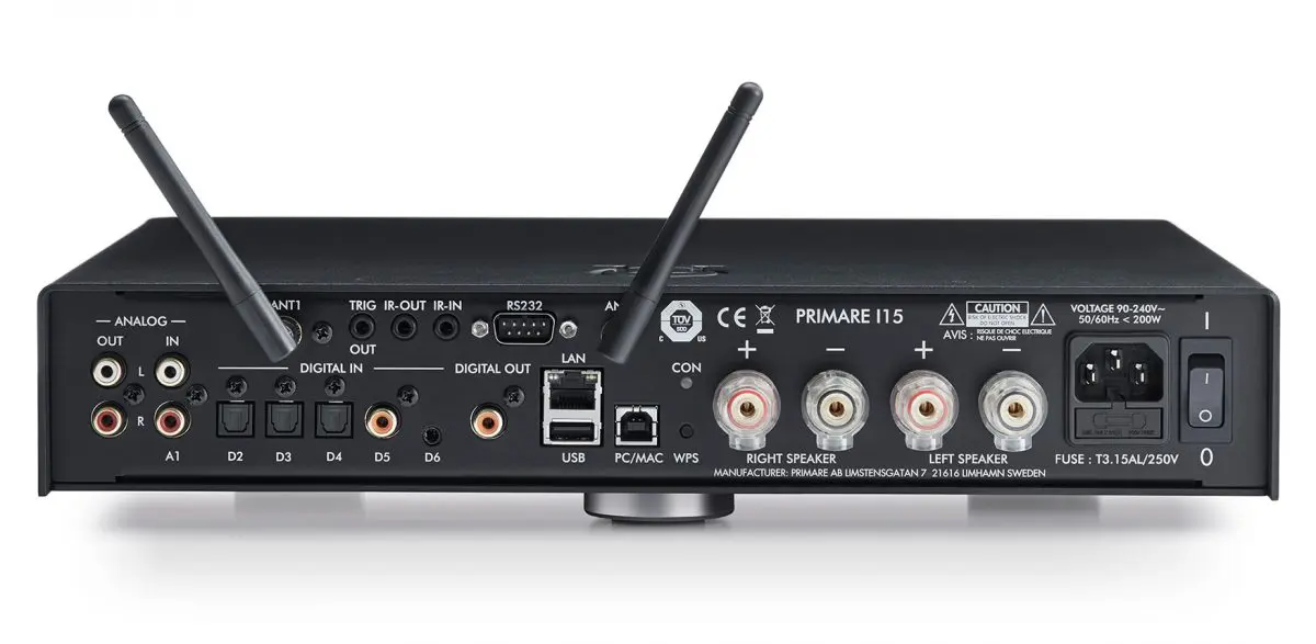 Schwarzer Audio-Receiver mit Antennen, Ein-/Ausgängen und Stromanschlüssen. Beschriftet mit 'Primare I15'.