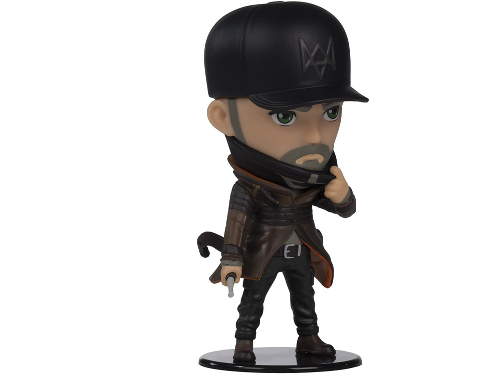 Figura de un hombre con gorra, abrigo y pantalones negros, sosteniendo un objeto pequeño. Tiene perilla y está sobre una base negra.