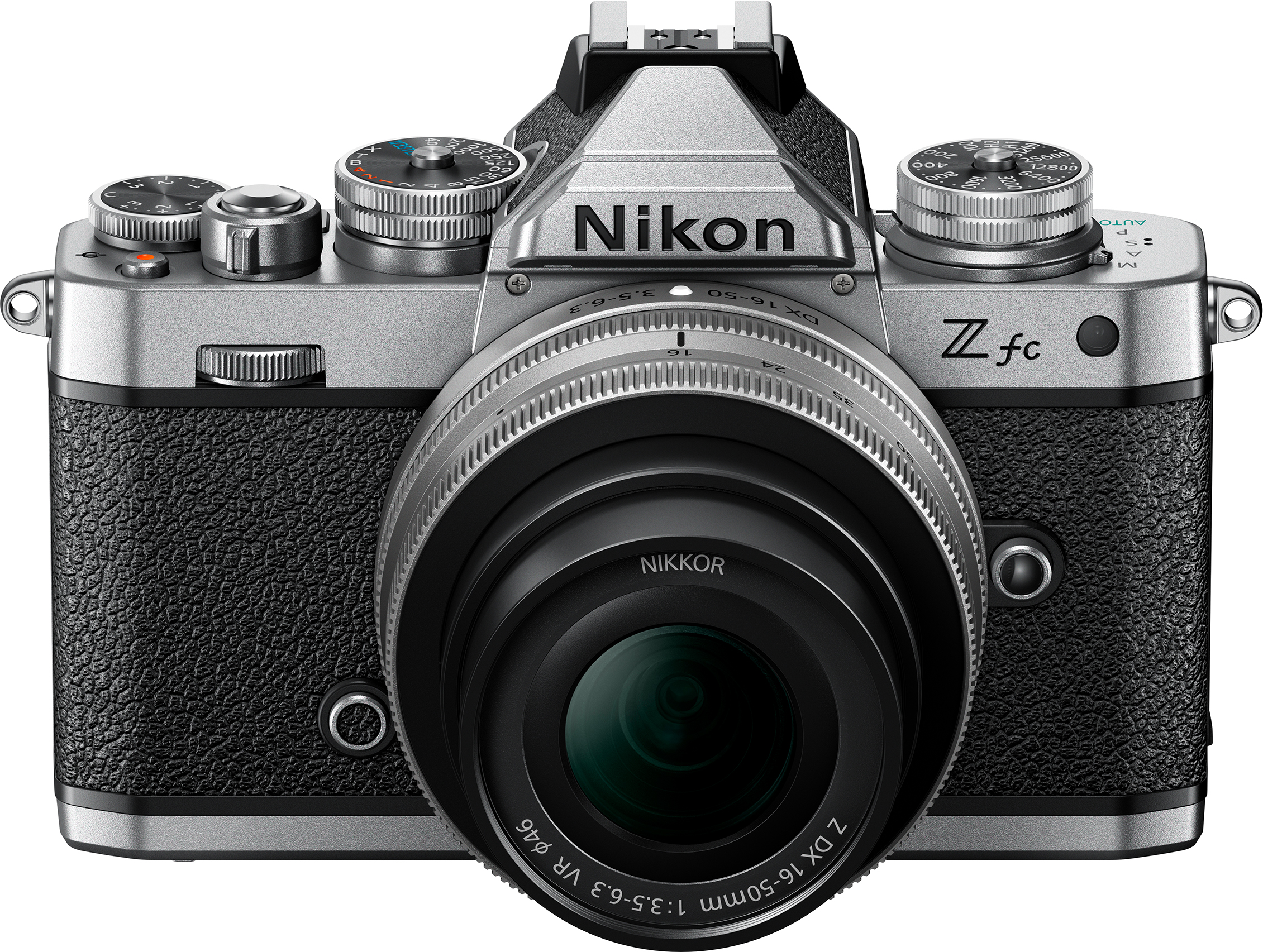 Appareil photo Nikon Z fc argenté avec objectif noir et plusieurs cadrans.