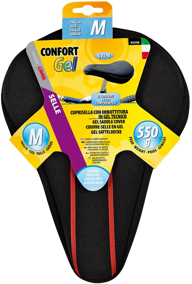 Fekete kerékpár ülésvédő piros csíkokkal, fehér háttéren. A csomagoláson szöveg és méretjelző található.
