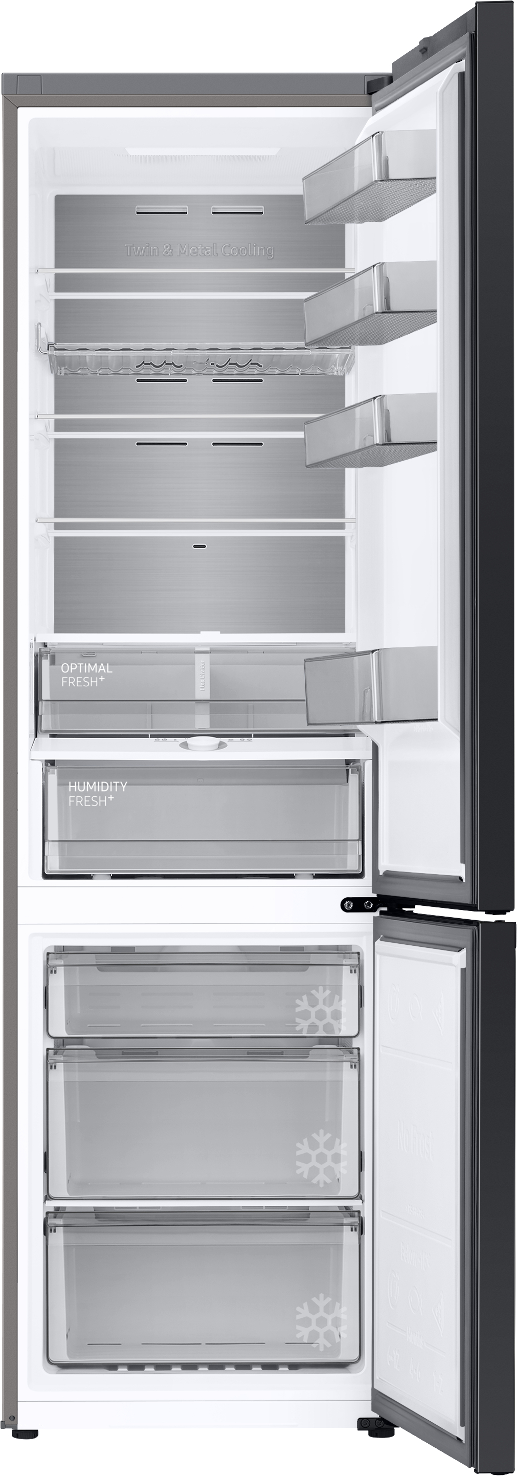 Ein geöffneter Kühlschrank mit dunkelgrauer Außenseite und weißem Innenraum mit Regalen.