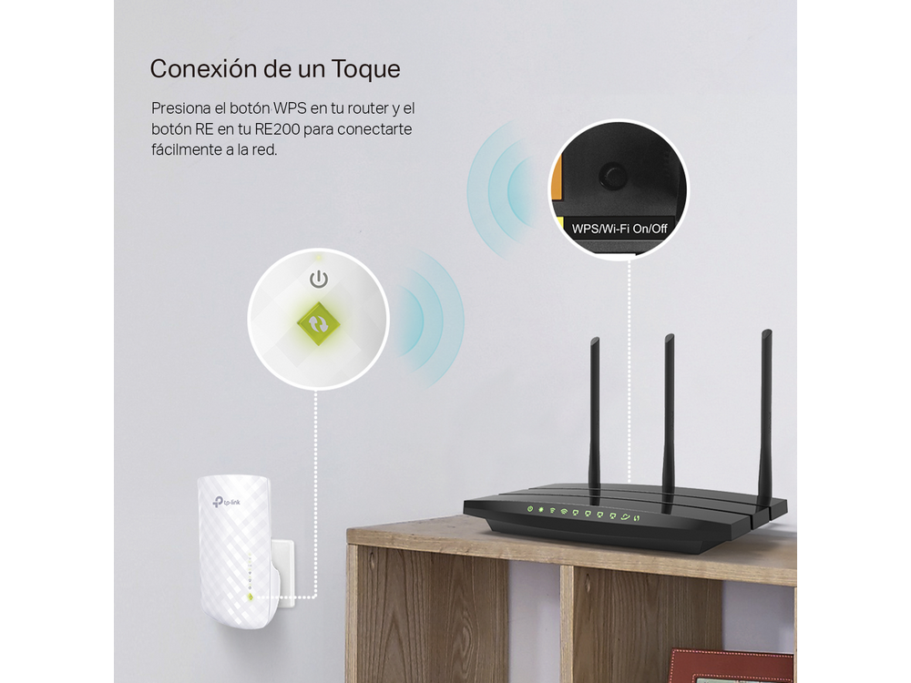 Un router blanco y gris y un repetidor blanco están sobre una superficie de madera. El router tiene antenas.