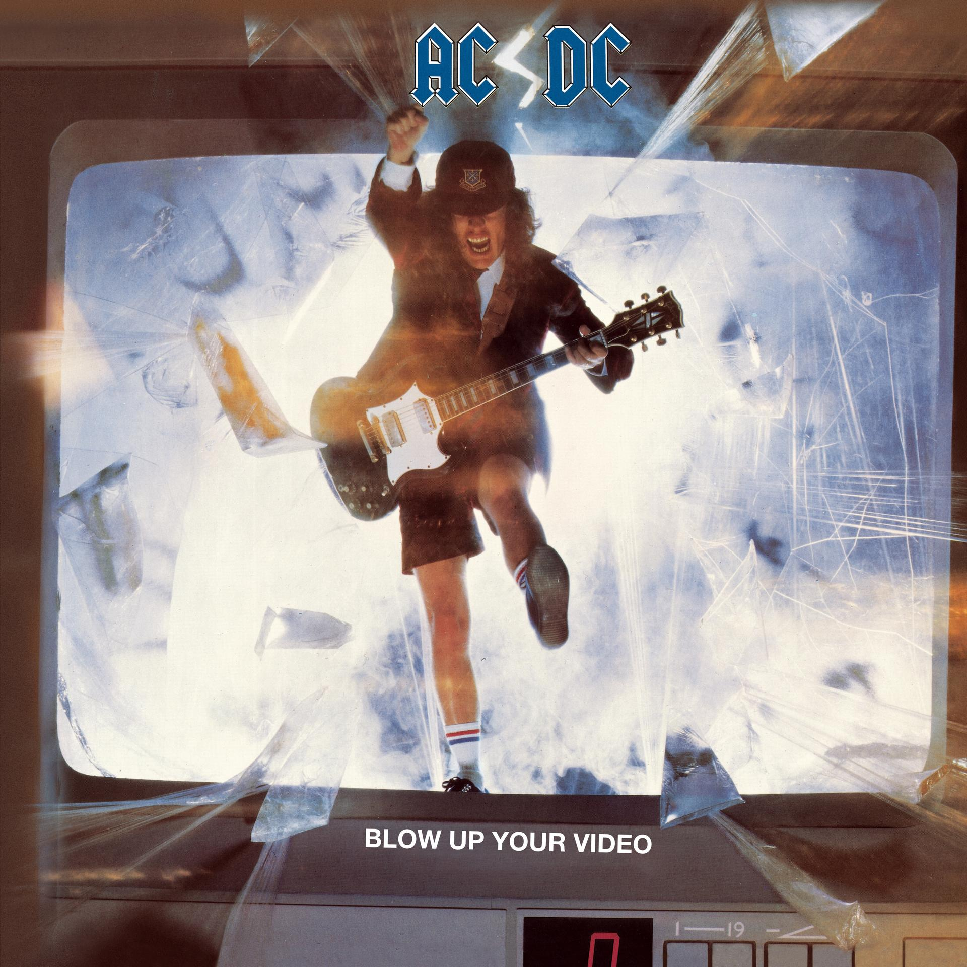 AC/DC album borító: Angus Young gitárjával áttöri a tévéképernyőt.