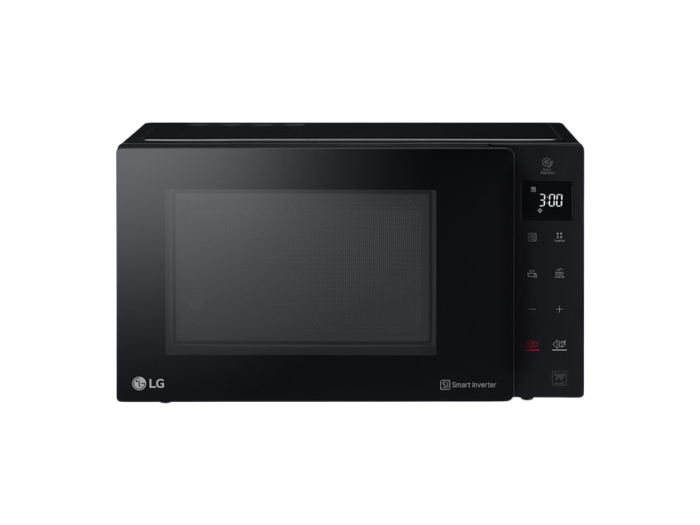 Horno microondas LG negro, vista frontal, sobre fondo negro.