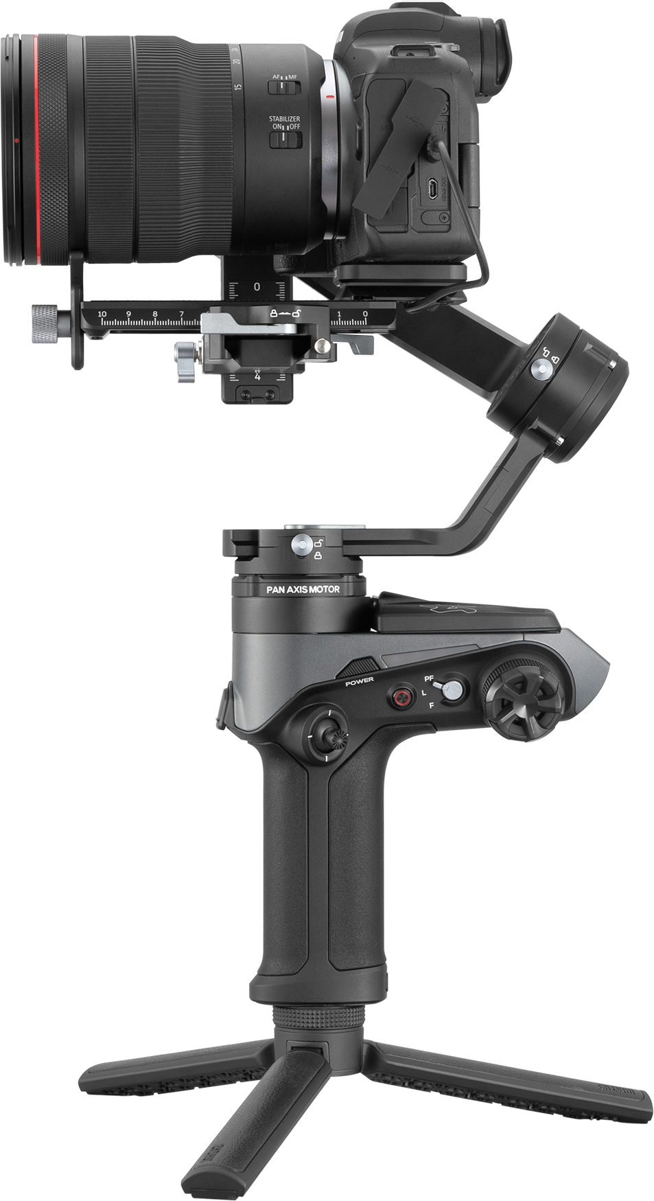 Eine Kamera ist auf einem schwarzen Gimbal montiert, der von einem Stativ getragen wird, vor einem schwarzen Hintergrund.