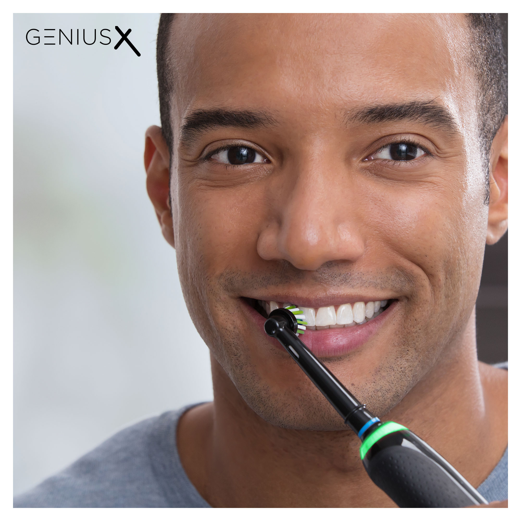 ORAL-B Genius X mit Reiseetui Elektrische Zahnbürste Midnight Black