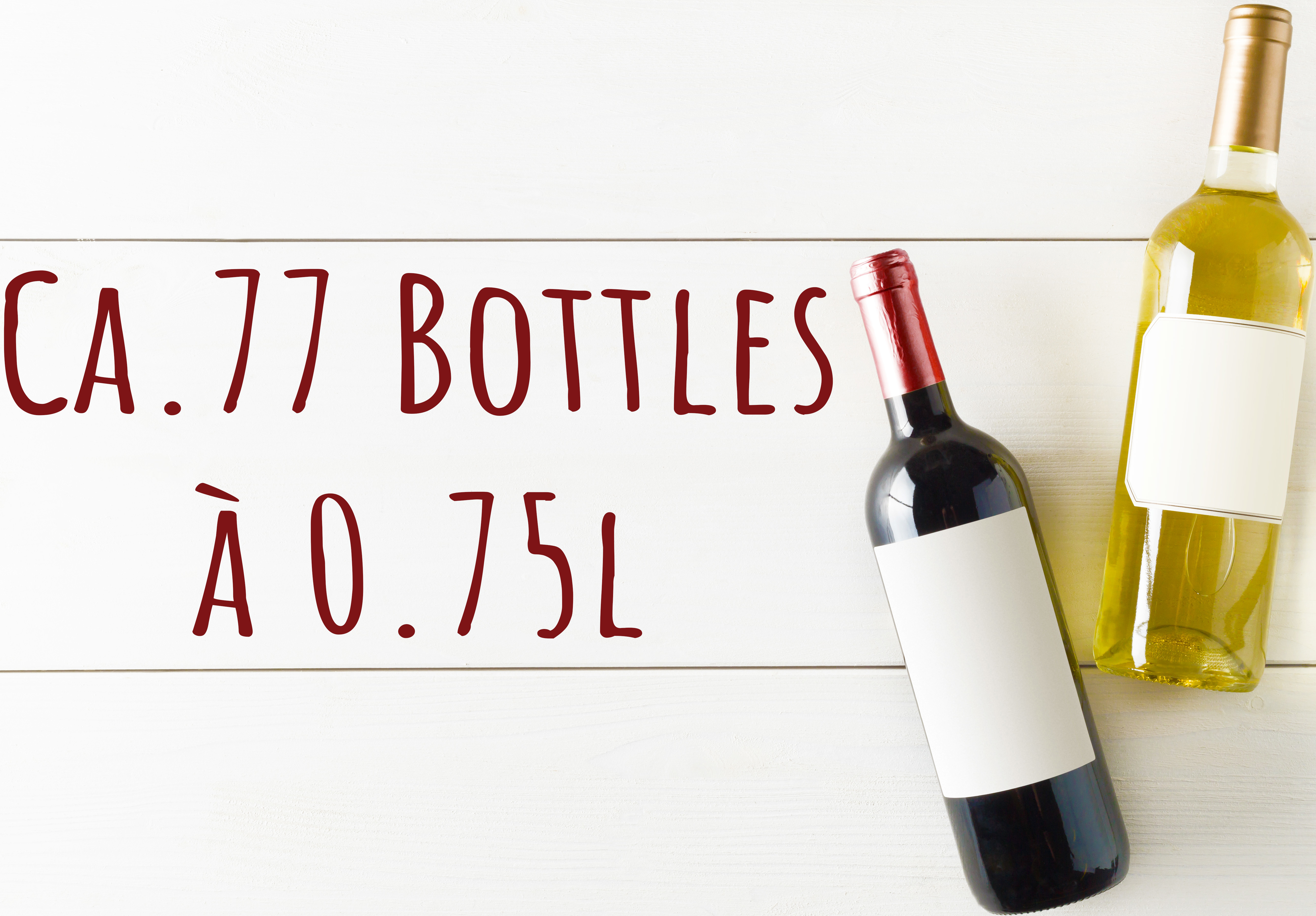Bottiglia di vino rosso e bianco su legno bianco con testo: circa 77 bottiglie da 0.75L.