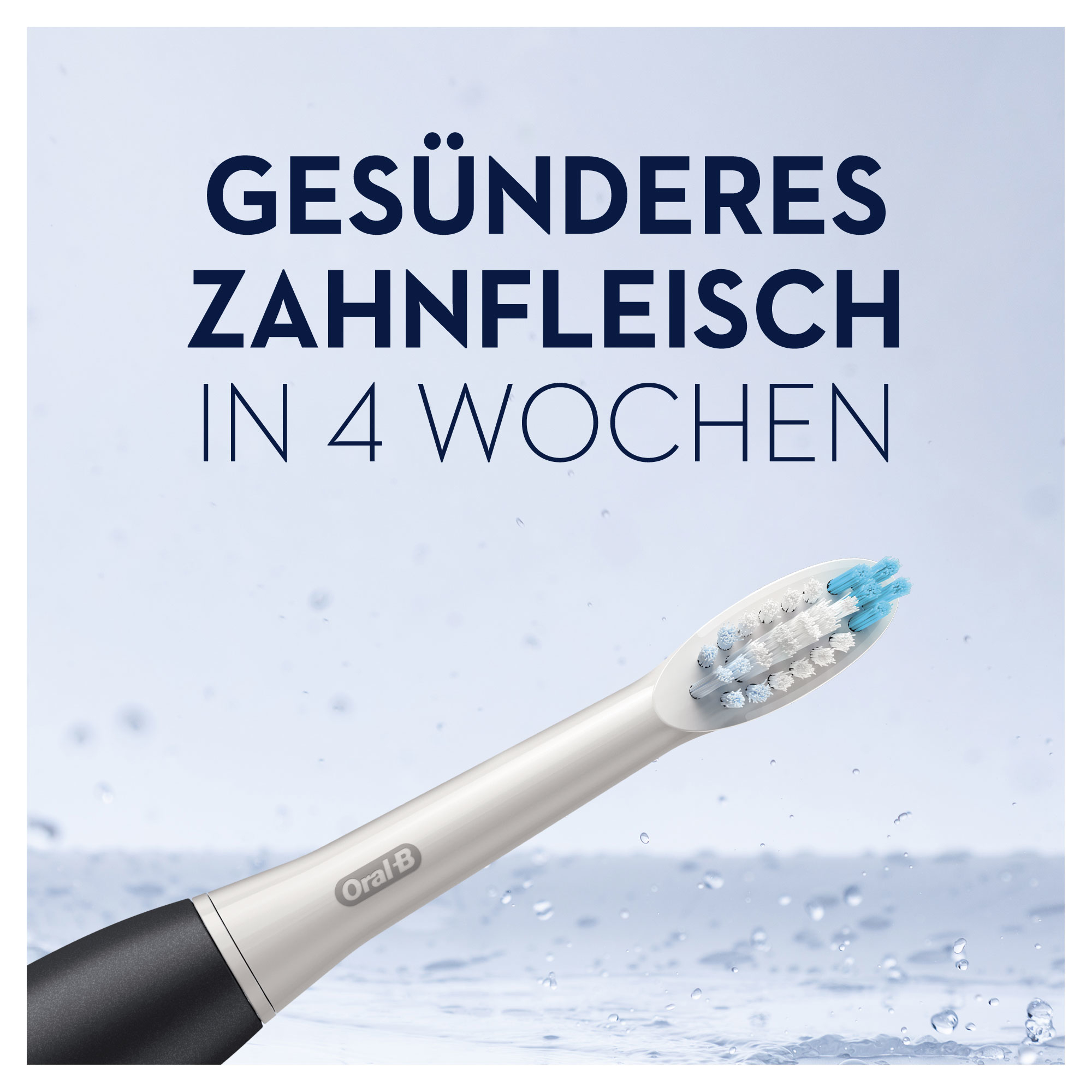 Nahaufnahme eines Zahnbürstenkopfes mit Text: Gesünderes Zahnfleisch in 4 Wochen.