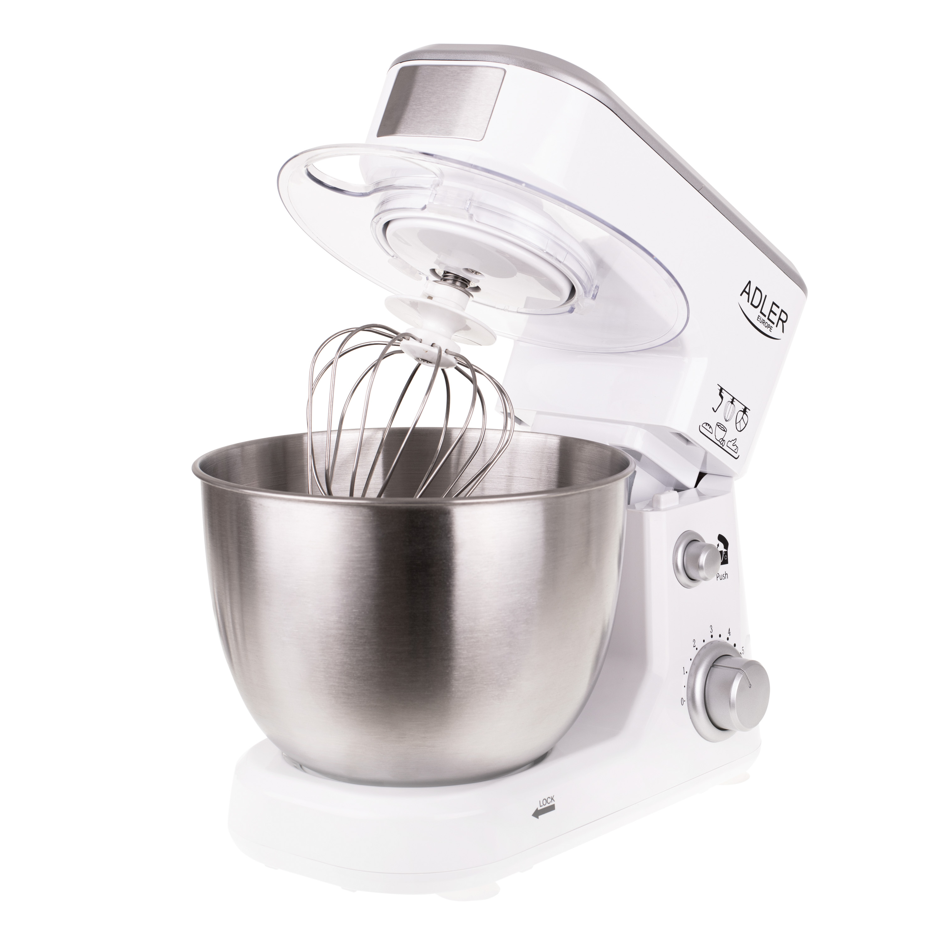Egy fehér állványos mixer rozsdamentes acél tálal és habverő tartozékkal.
