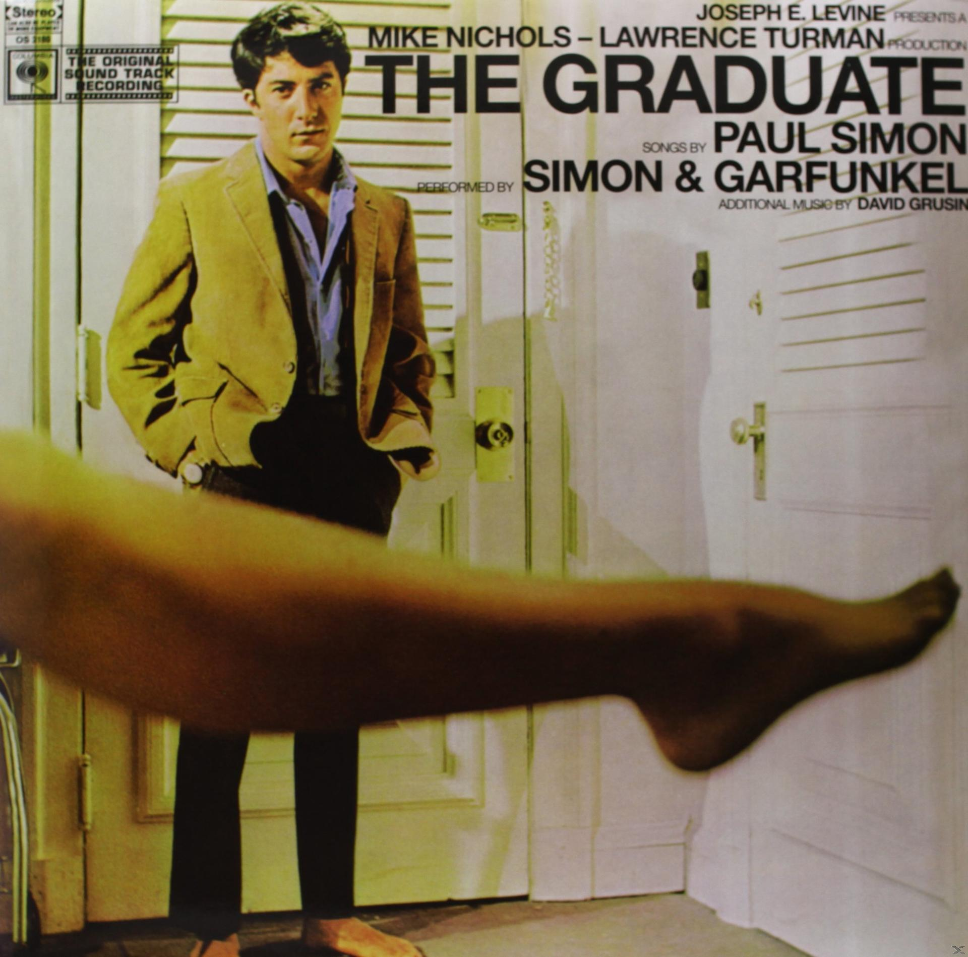 Egy bakelit lemez borítója egy férfiról kabátban egy ajtóban. A címe: 'The Graduate'.