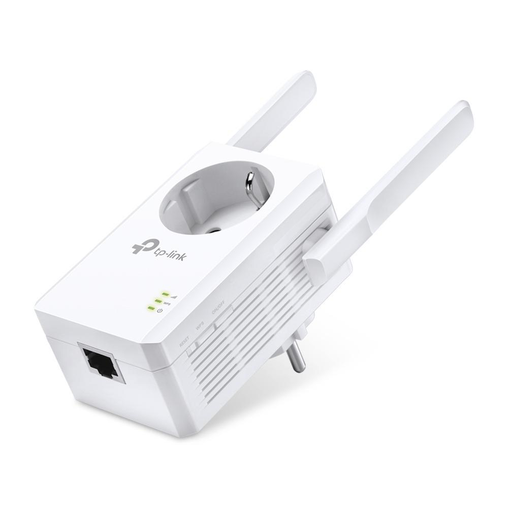 Weißer TP-Link WLAN-Repeater mit Antennen und Stecker. Weißer Hintergrund.