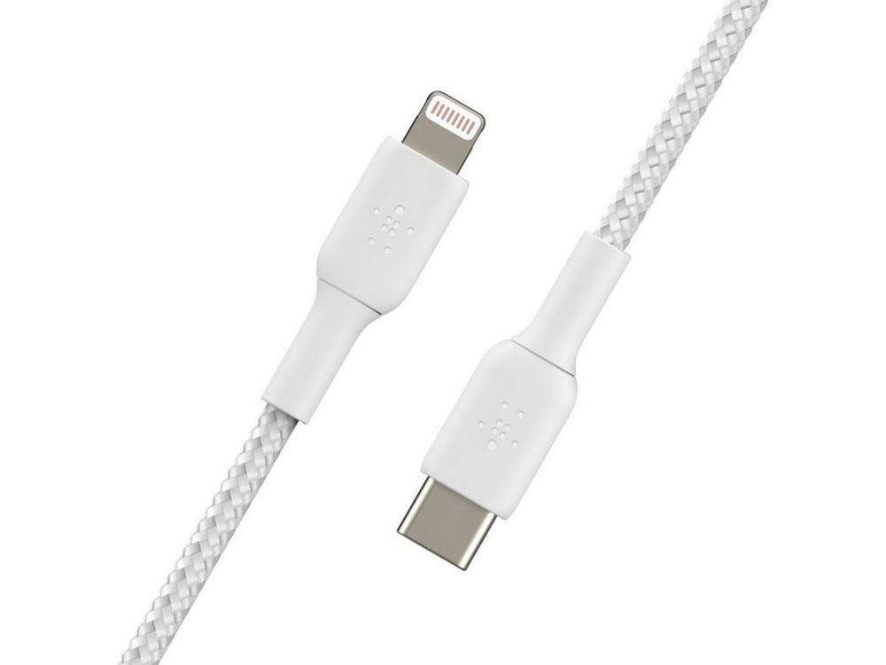 Cable Belkin blanco con conectores Lightning y USB-C.