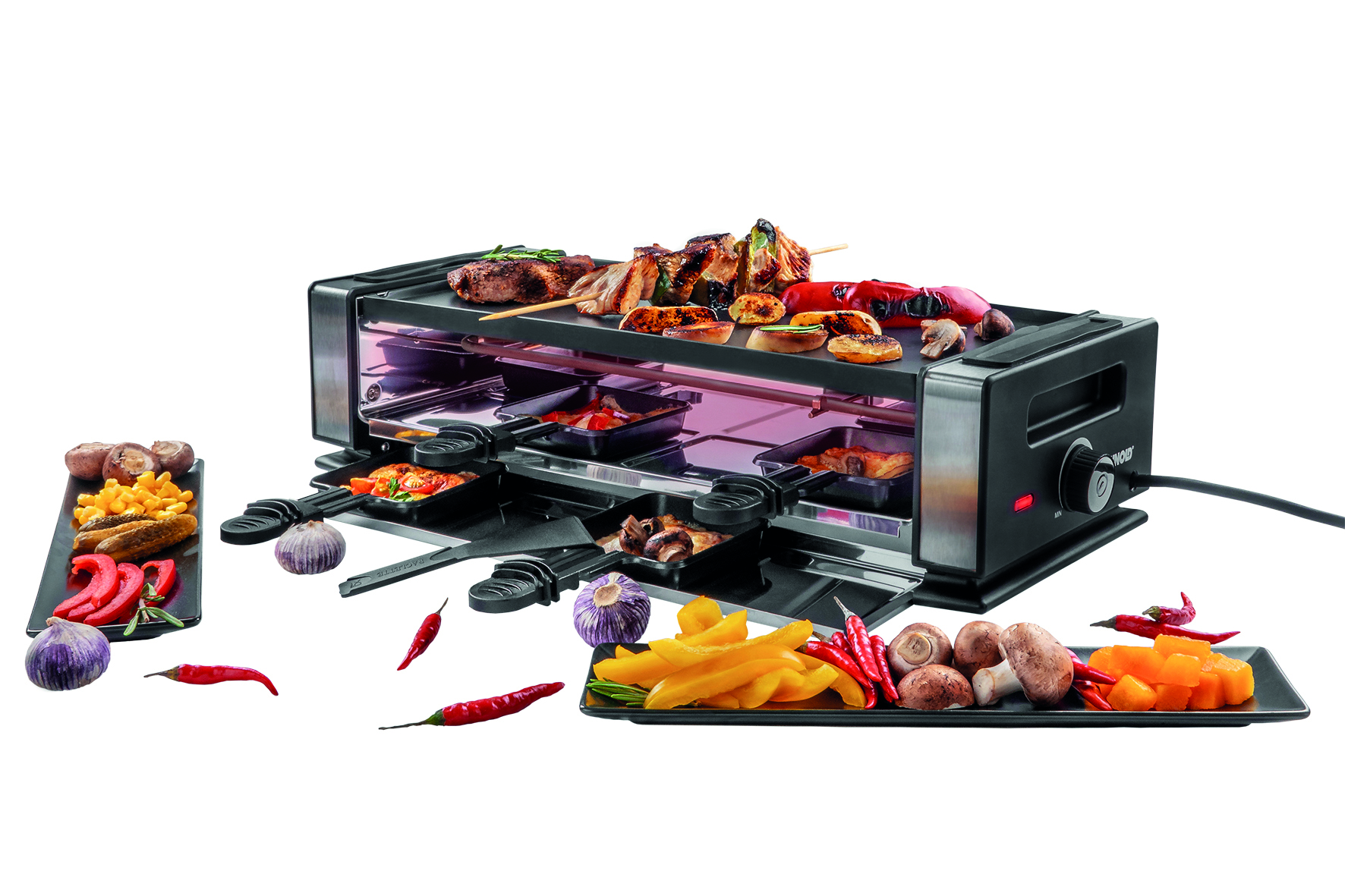 Ein Raclette-Grill mit verschiedenen Speisen auf Servierplatten und Grill.