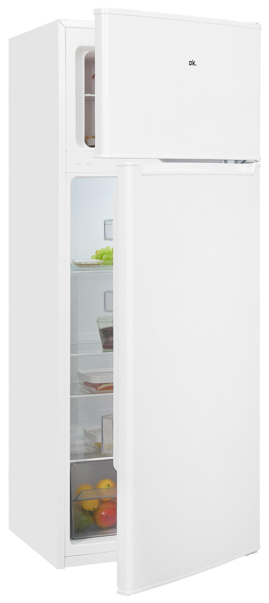 Weißer Kühlschrank mit geöffneter Tür, die Regale und Früchte zeigt.