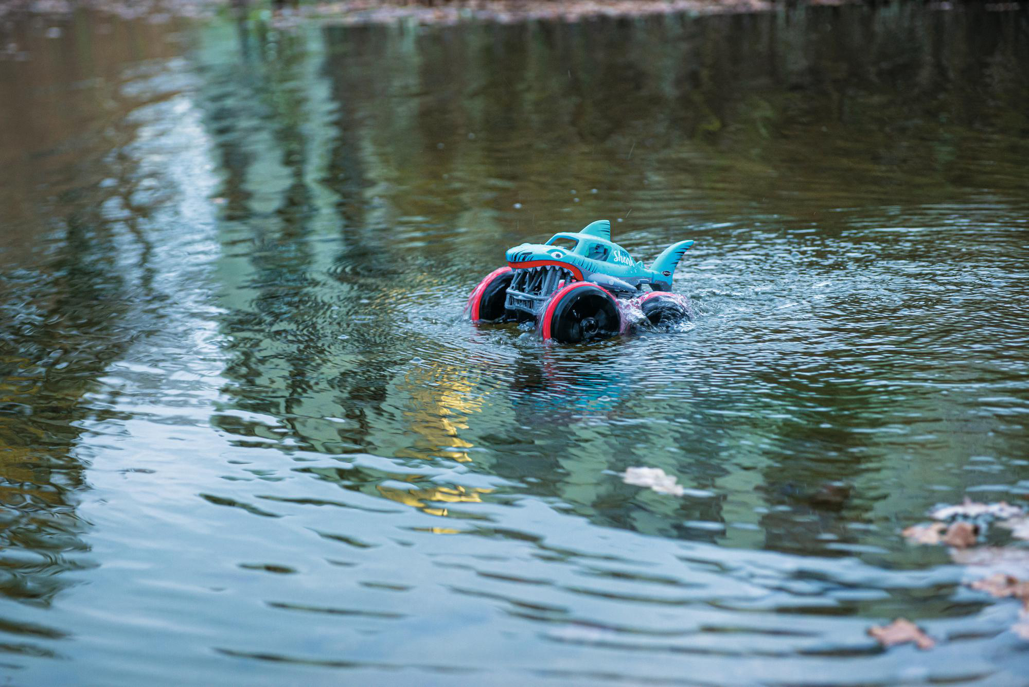 CARSON Amphi Shark 2.4GHz 100% RTR ferngesteuertes Spielfahrzeug, Blau