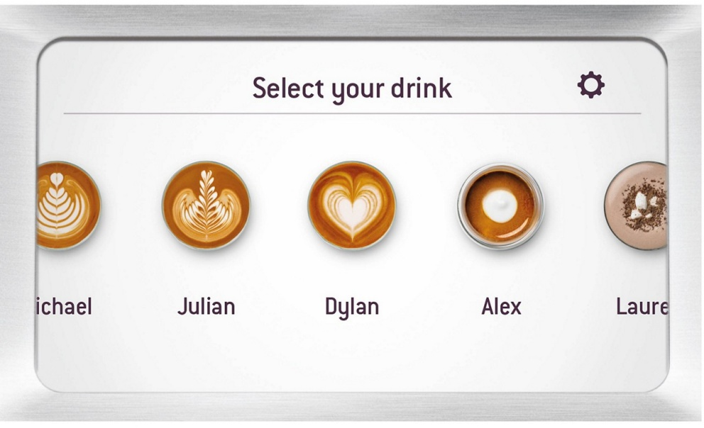 Un écran affiche des choix de café : art latte, un motif en forme de cœur et d'autres options de café avec des noms en dessous.