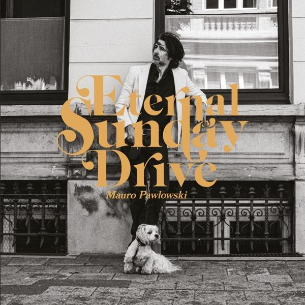 Eternal Sunday Drive albumhoes. Een man met een hond staat buiten een gebouw.