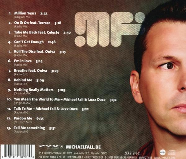 CD-Cover mit Künstlergesicht. Titelliste links. Schwarz-brauner Hintergrund.