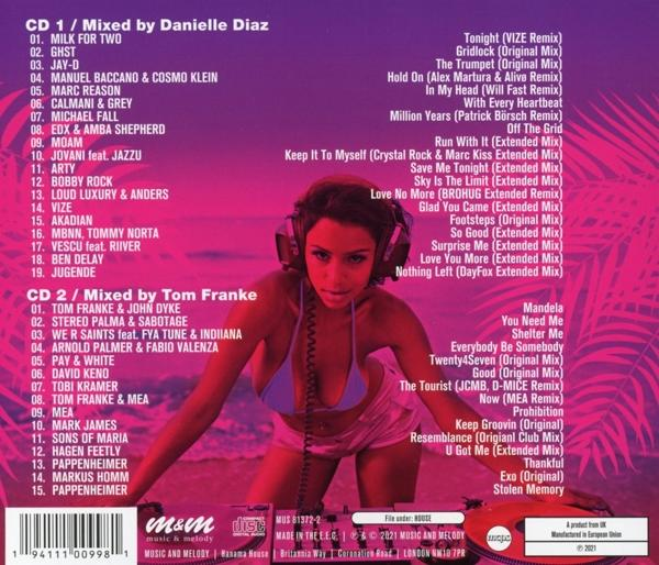 Albumcover mit einer Frau mit Kopfhörern. Text und Trackliste sind ebenfalls sichtbar.