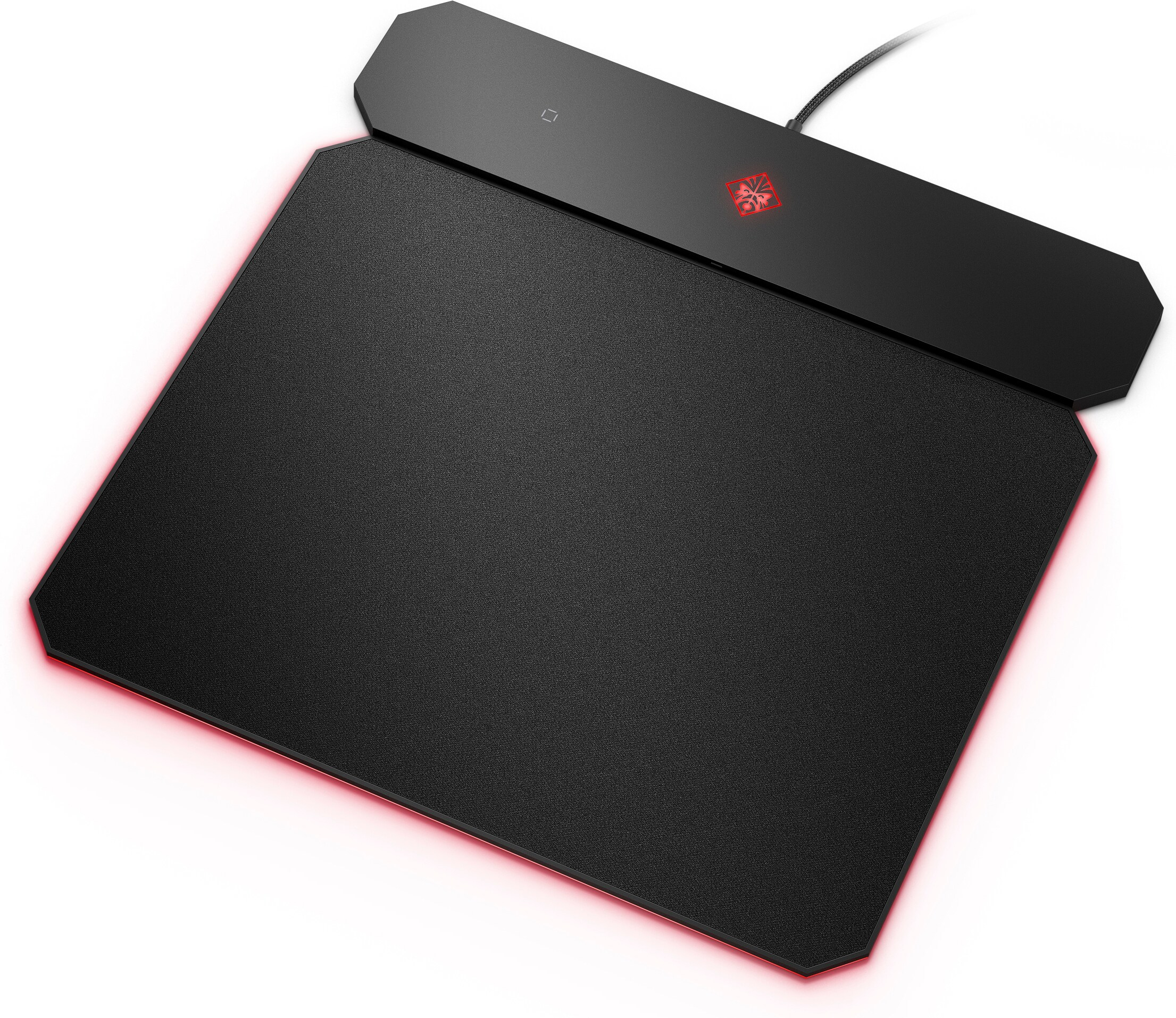 Zwarte muismat met rode LED-accenten en een logo.