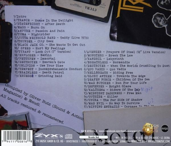 Die Rückseite einer CD mit einer Liste von Songs und Credits auf altem Papier.