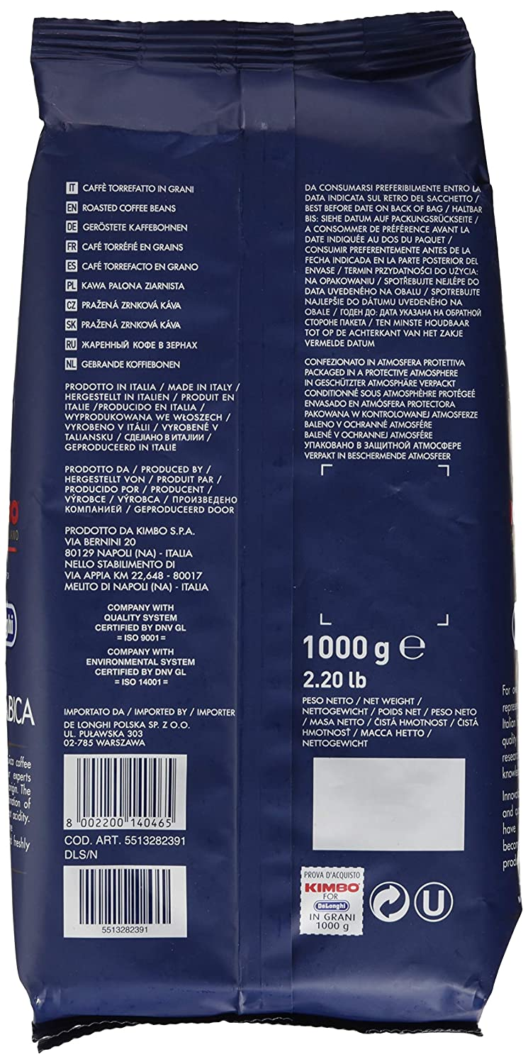 Ein Beutel Kimbo Kaffeebohnen, mit Text und Branding auf blauem Hintergrund.