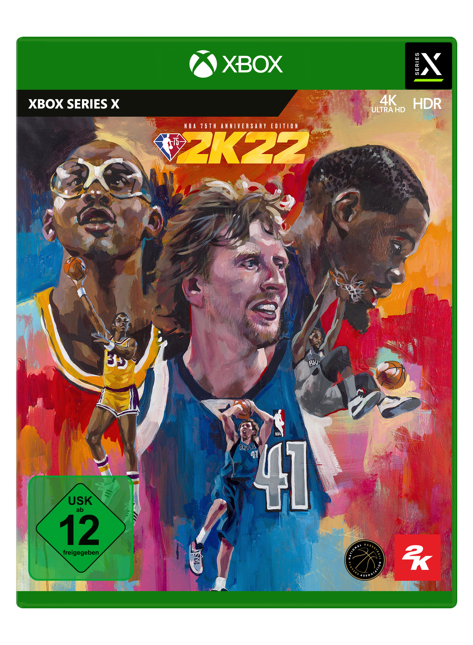 NBA 2K22-Spielcover. Basketballspieler, darunter Dirk Nowitzki. Grüne und schwarze Xbox Series X Box.