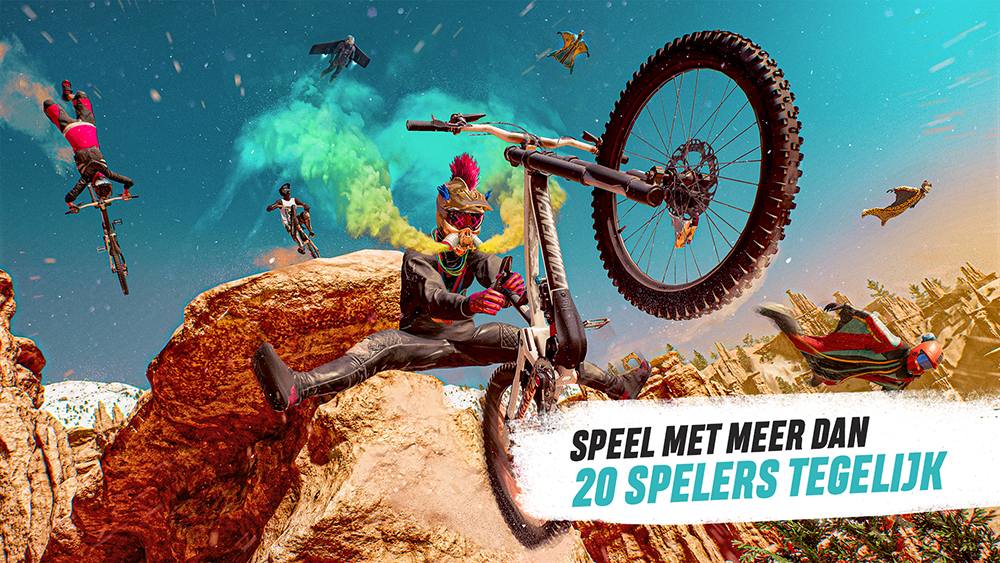 Een mountainbiker doet een wheelie. Anderen fietsen en vliegen met een wingsuit. Tekst: Speel met meer dan 20 spelers tegelijk.