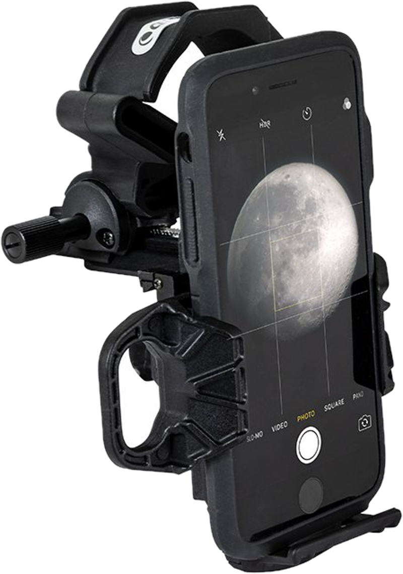 Smartphone dans un support noir, affichant une photo de la lune, sur fond blanc.