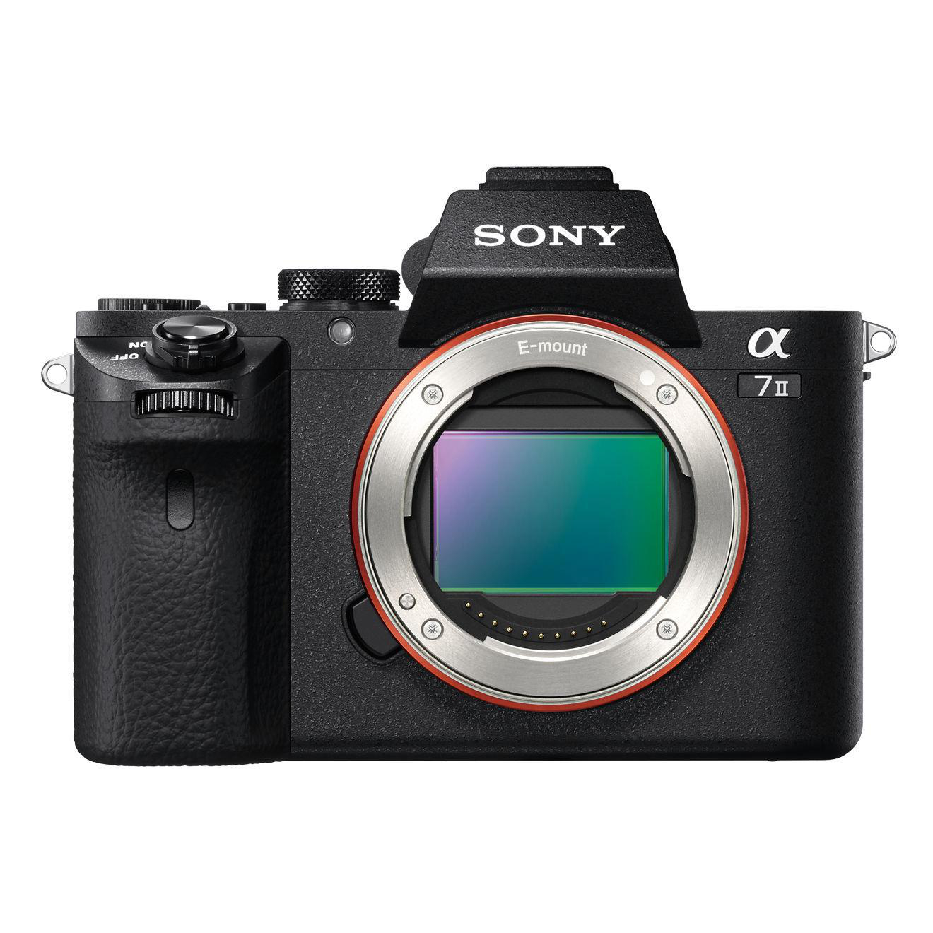 Sony Alpha 7 II Kamera. Schwarzes Gehäuse mit Objektiv, Knöpfen und Bedienelementen sichtbar.