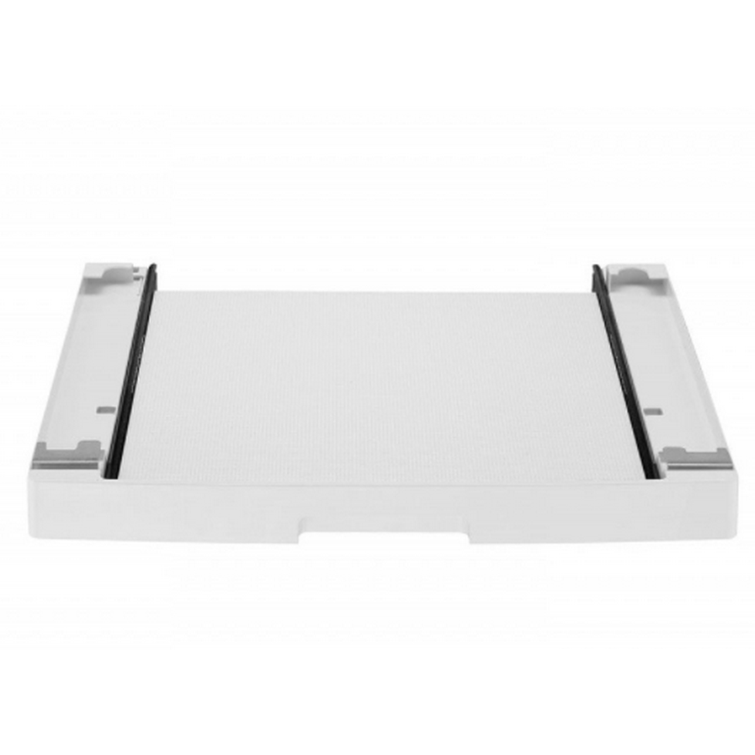 Una base rectangular blanca con barras negras en los lados. Tiene una superficie texturizada y se asienta sobre un fondo blanco.